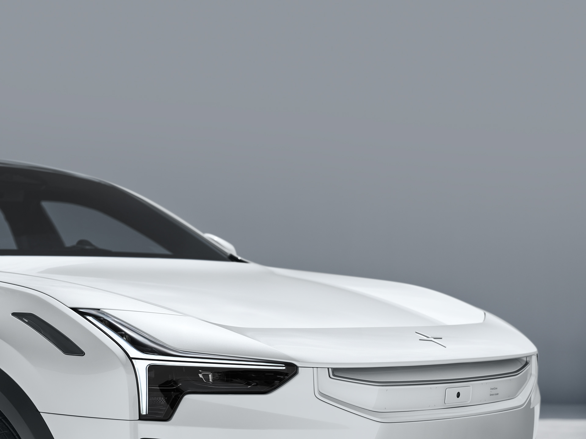 Avancerad retusch av bil, förbättrade reflektioner och färger för att framhäva karossens glans och karaktär, detaljerad skuggning och ljussättning för realistisk effekt samt borttagning av störande element i bakgrunden