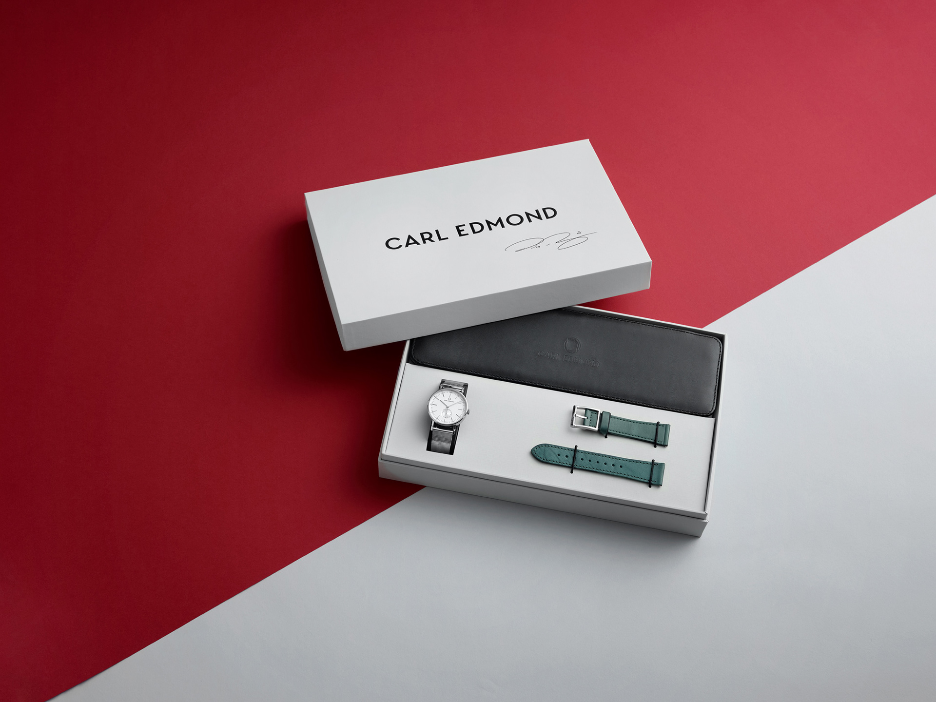 En bild på en klocka, högupplösta produktbild fotad i studio och retuscherad för e-handel, bilden är anpassad för web för att hålla hög kvalitet och skärpa