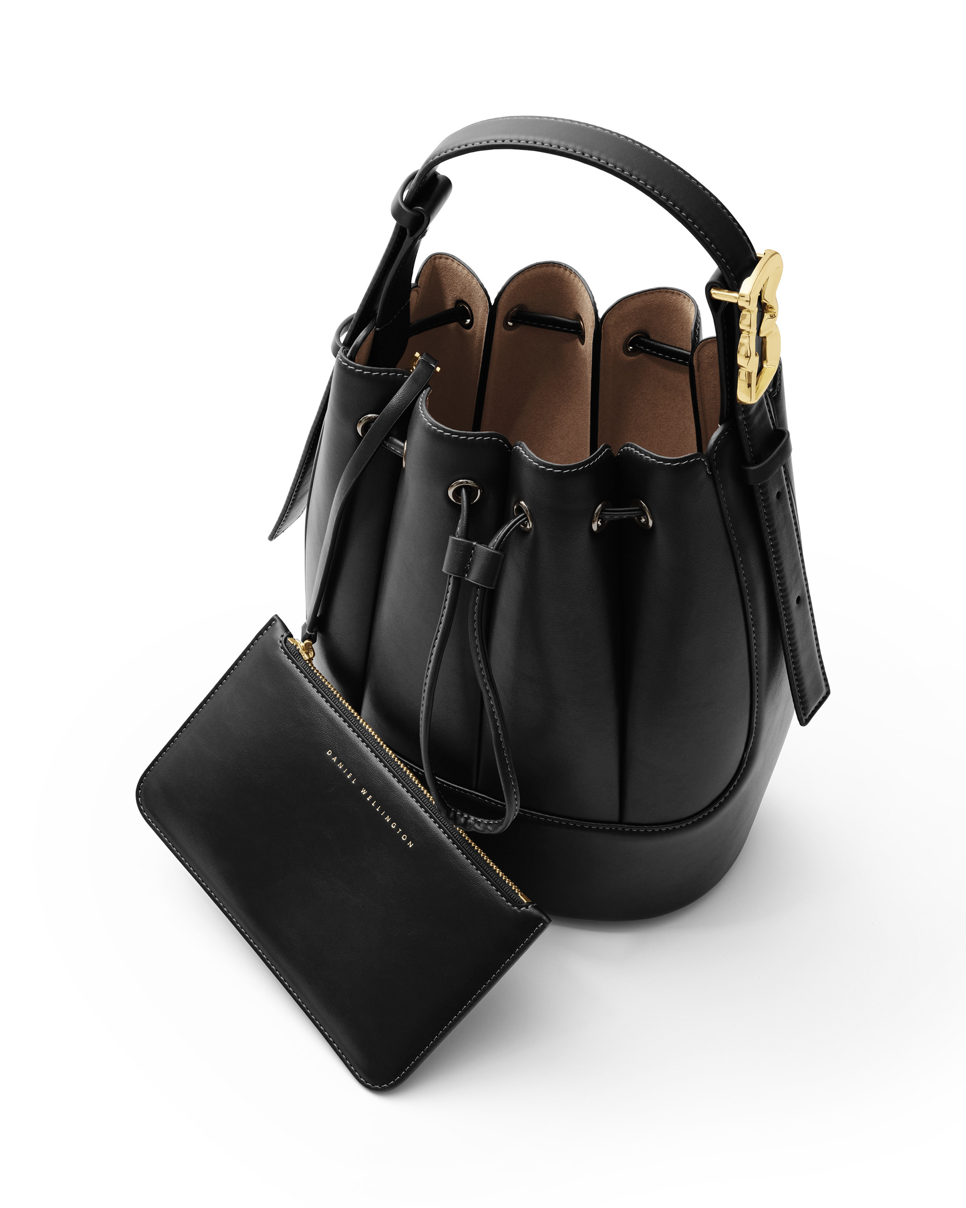 En bild på exklusiva väskor, högupplösta produktbilder fotad i studio och retuscherad för e-handel, bilden är anpassad för web för att hålla hög kvalitet och skärpa