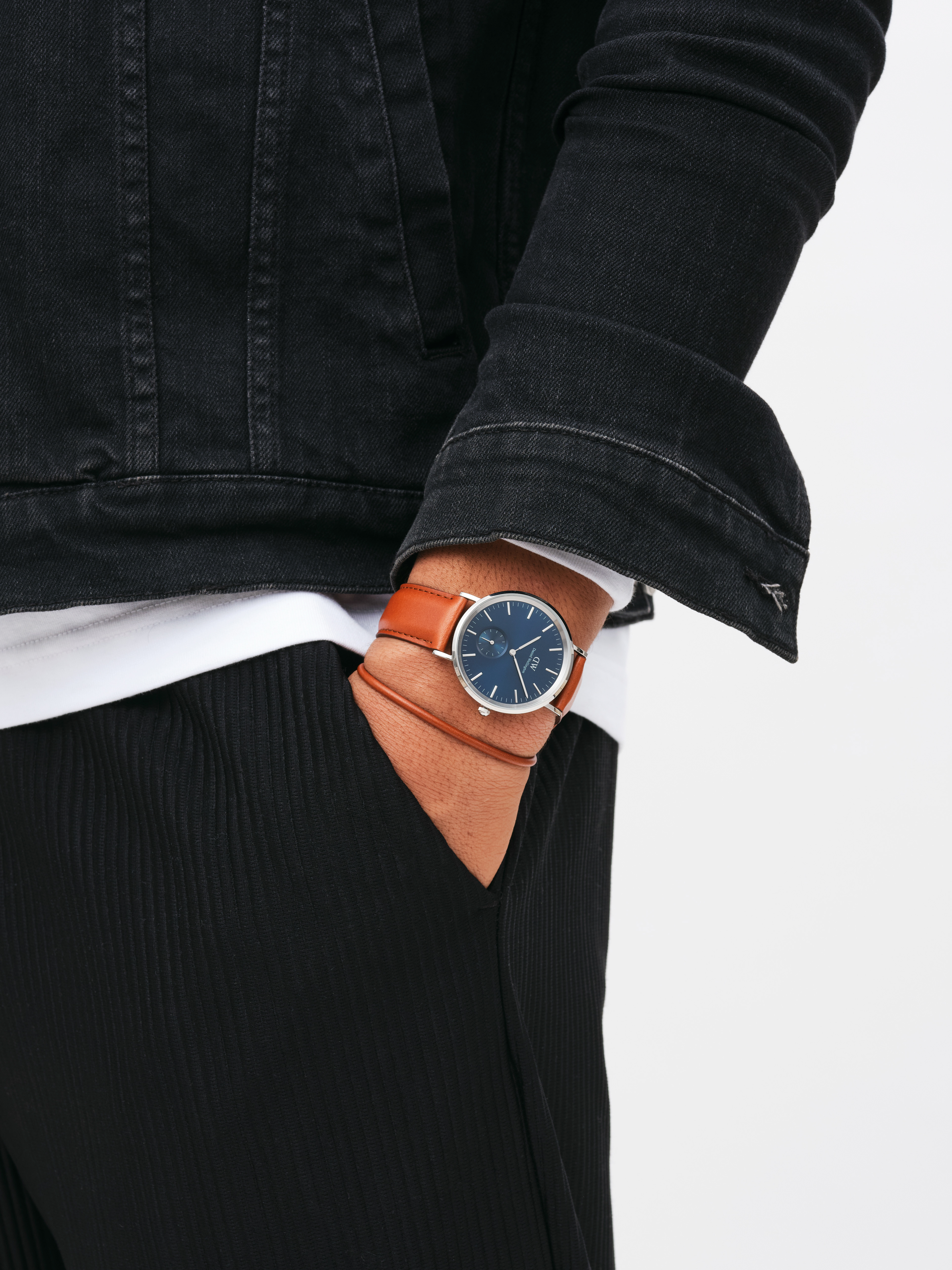 Modellbilder för klockmärket Daniel Wellington. Bilderna är fotade i en studio med fokus på klockorna