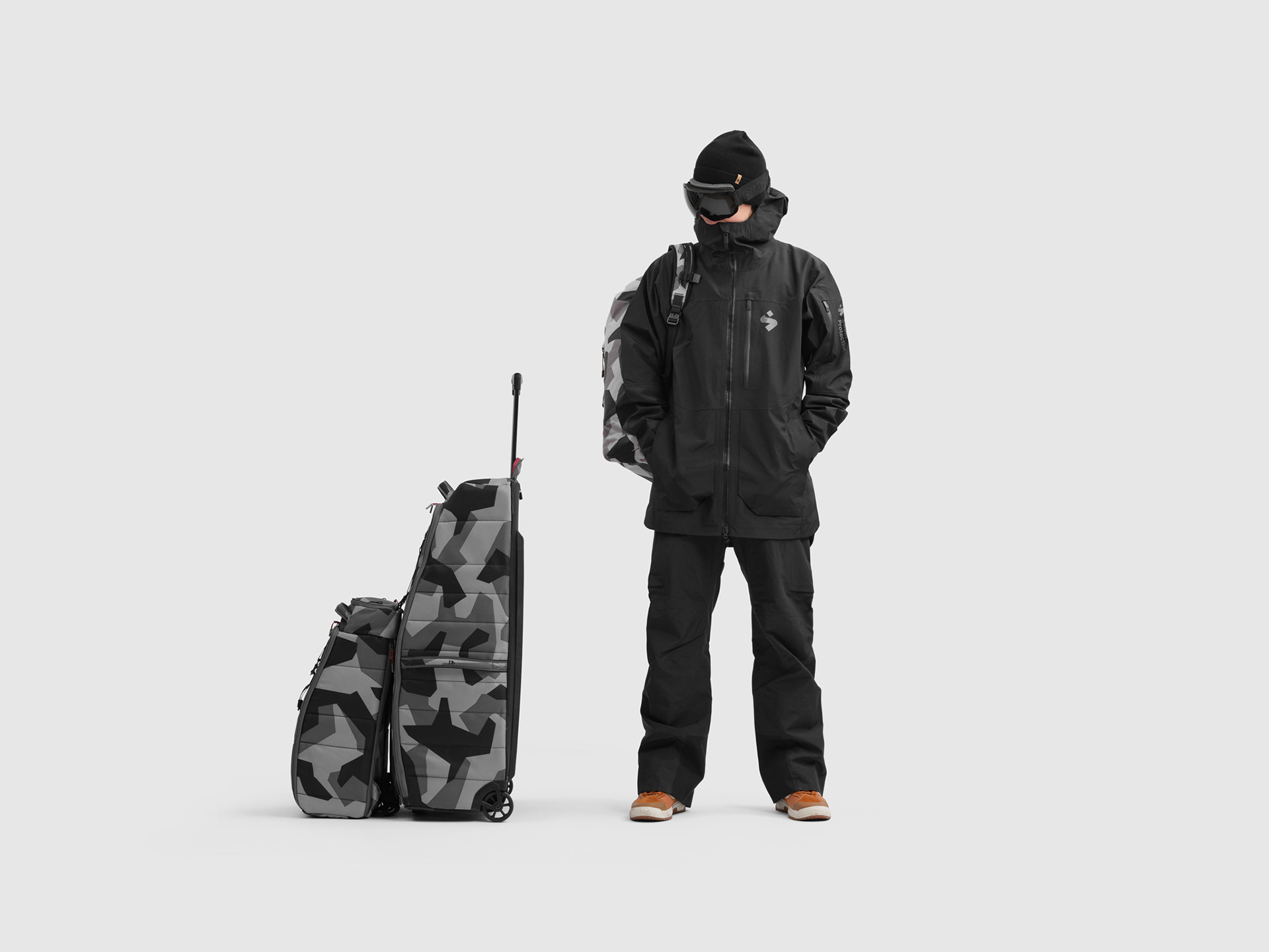 En bild på en person med väska, högupplöst produktbild fotad i studio och retuscherad för e-handel, bilden är anpassad för web för att hålla hög kvalitet och skärpa