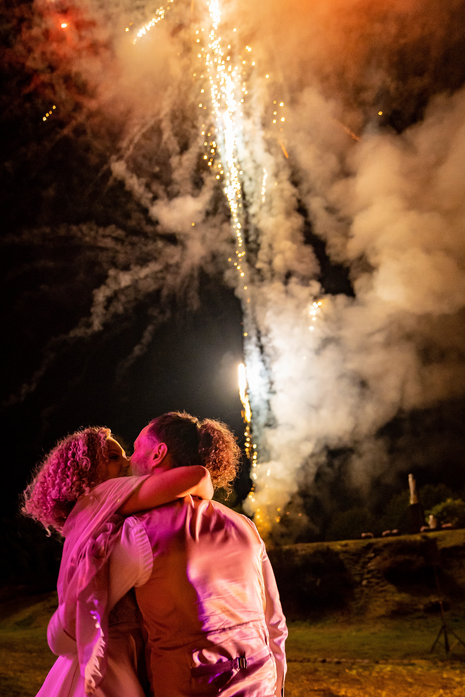 Célébrer l'amour des mariés avec un beau feu d'artifice