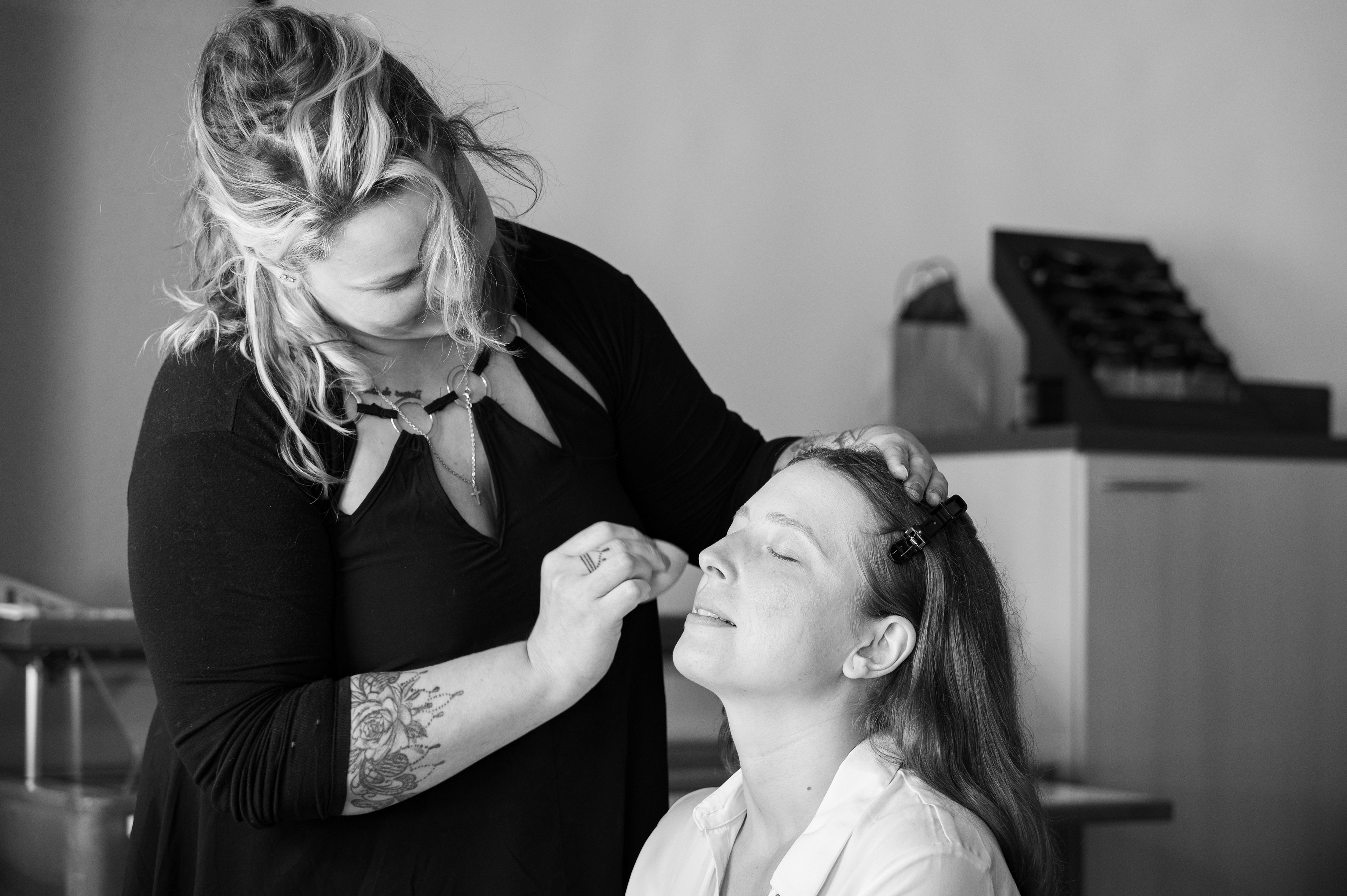 Première étape du maquillage de la mariée