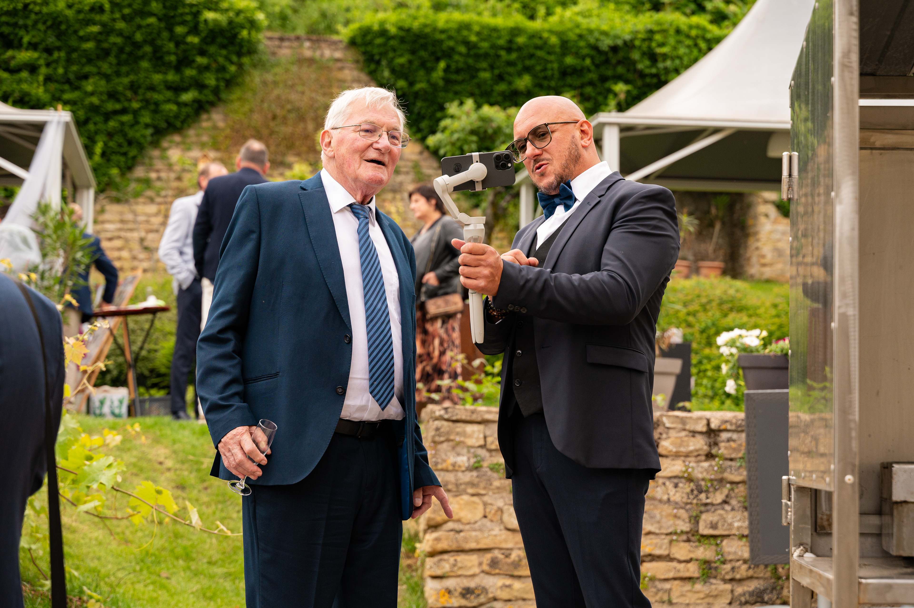Une photo spontanée pendant le vin d'honneur