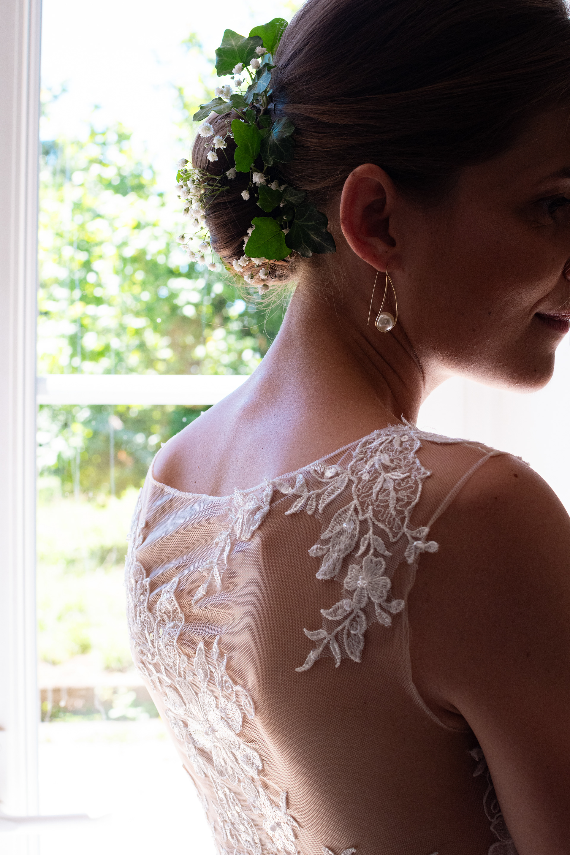 Les détails du dos de la robe de mariée