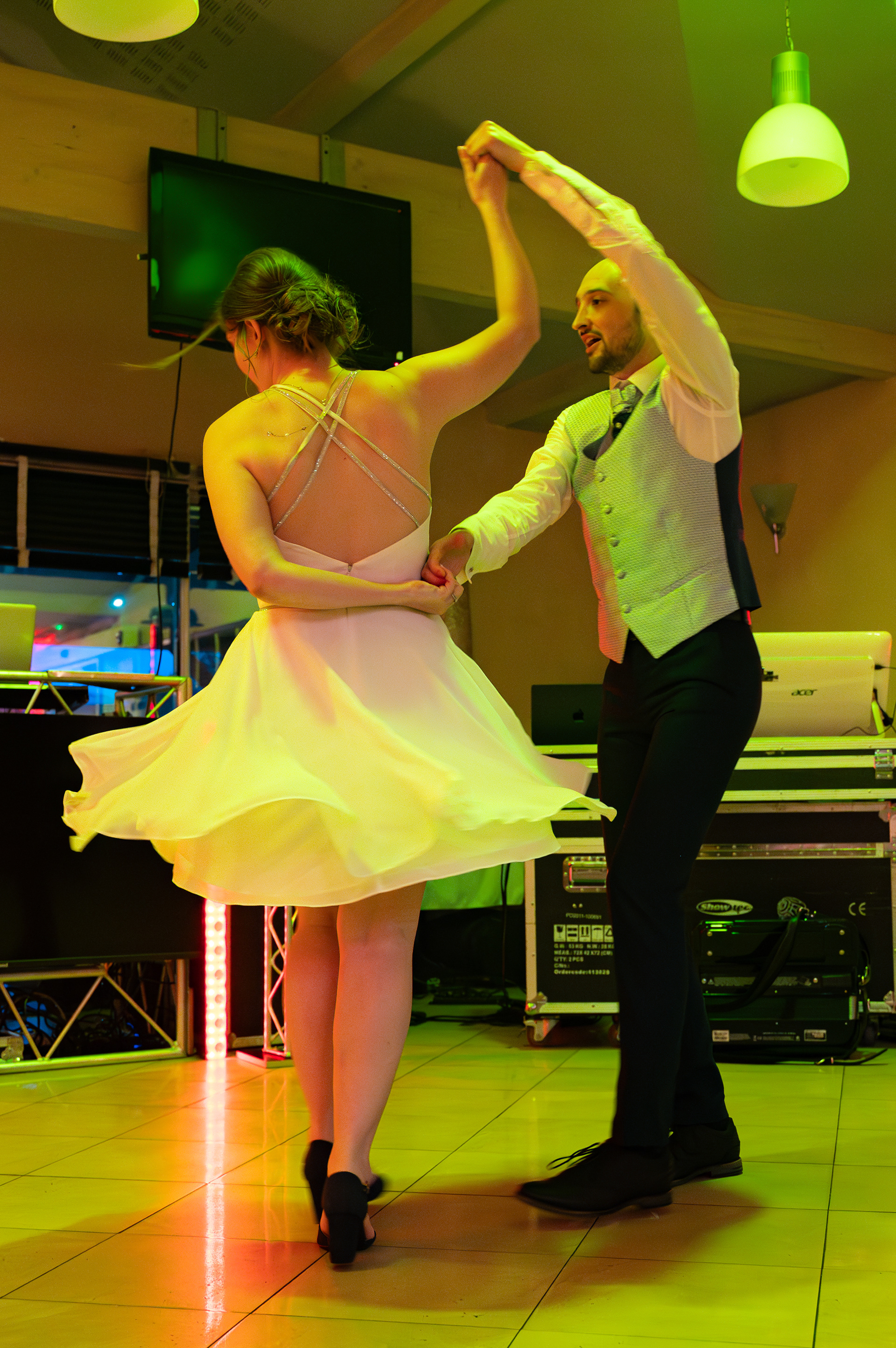 Les mariés ouvrent le bal avec une belle chorégraphie