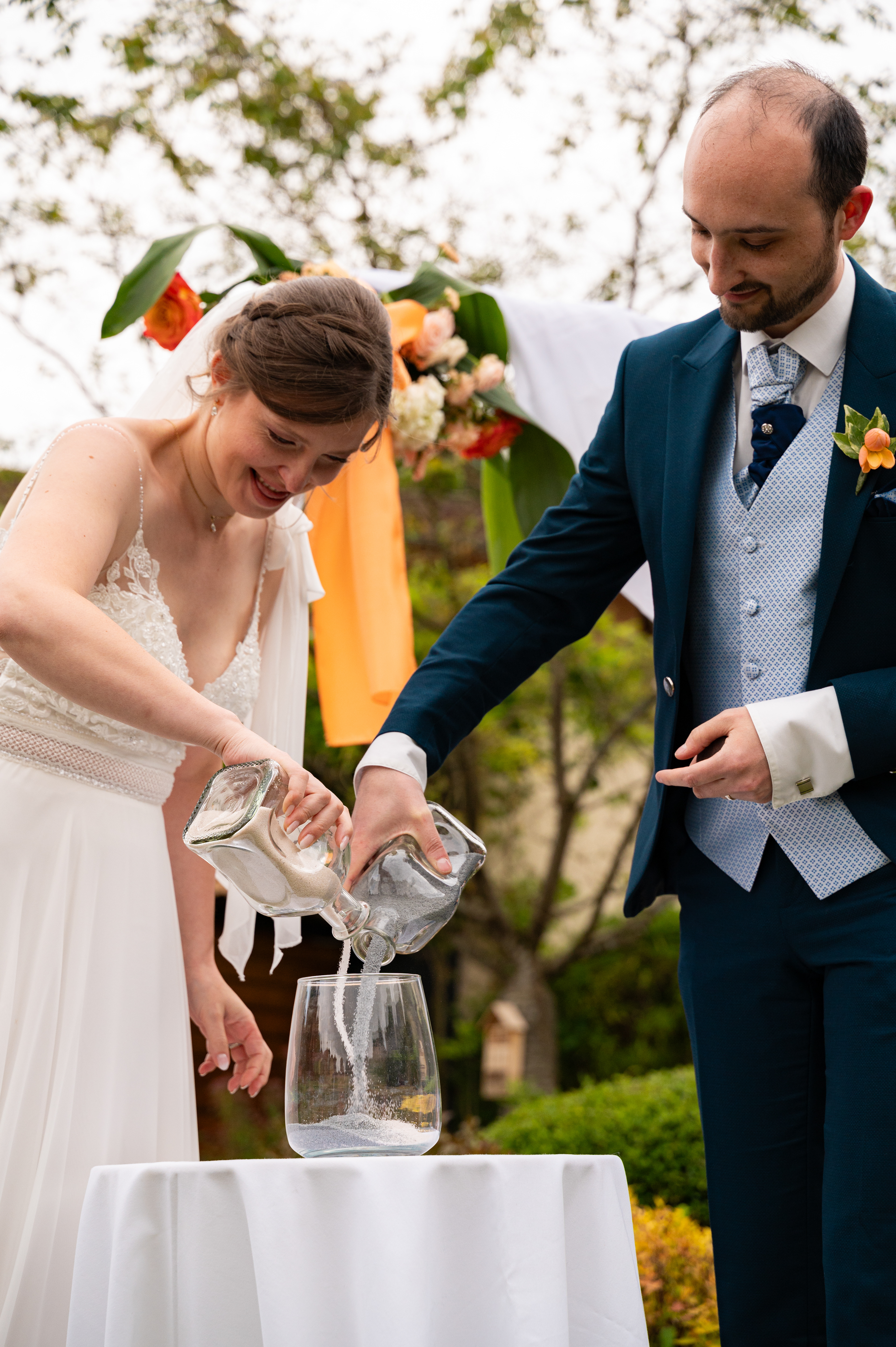 Le rituel du sable pendant la cérémonie laïque