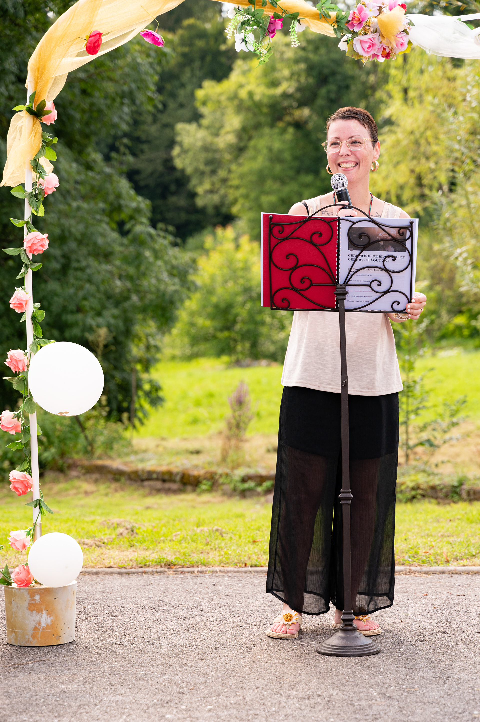 anne ferry officiante de cérémonie laïque prise en photo par lilidep photos