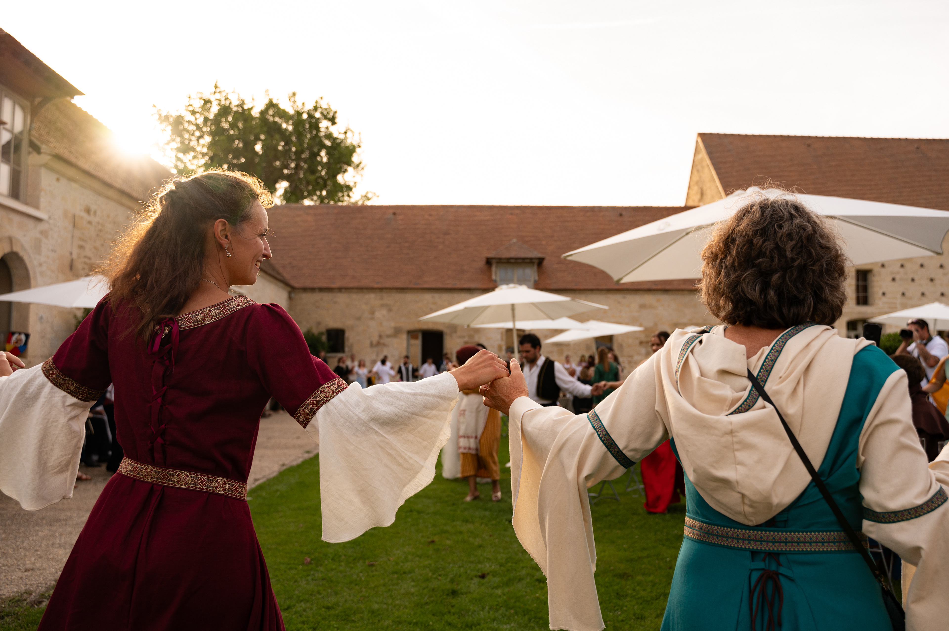 Une danse traditionnelle pour se mariage Chypriote / Médiéval