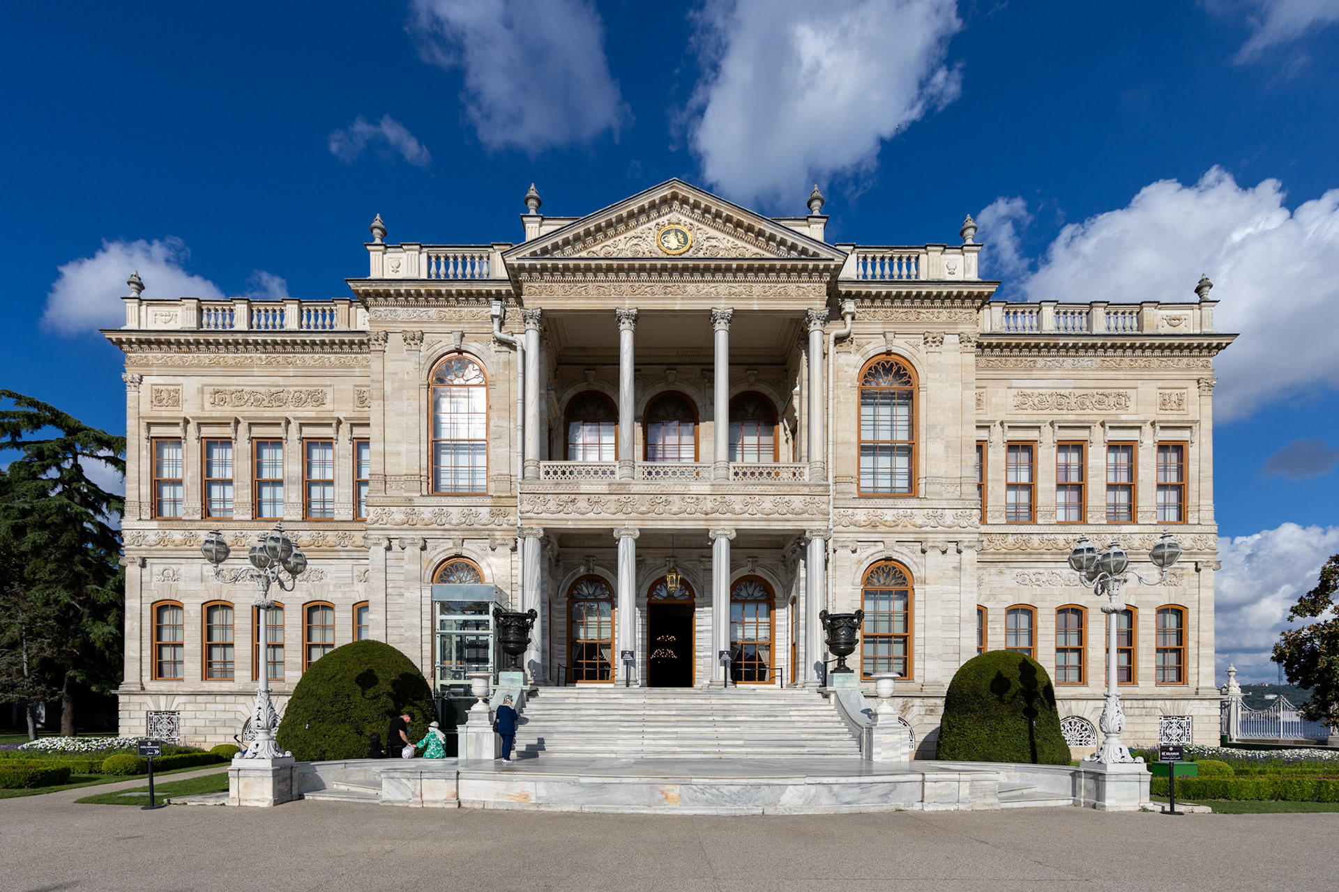 Dolmabahçe Palace ... the "versailles" of Istanbul