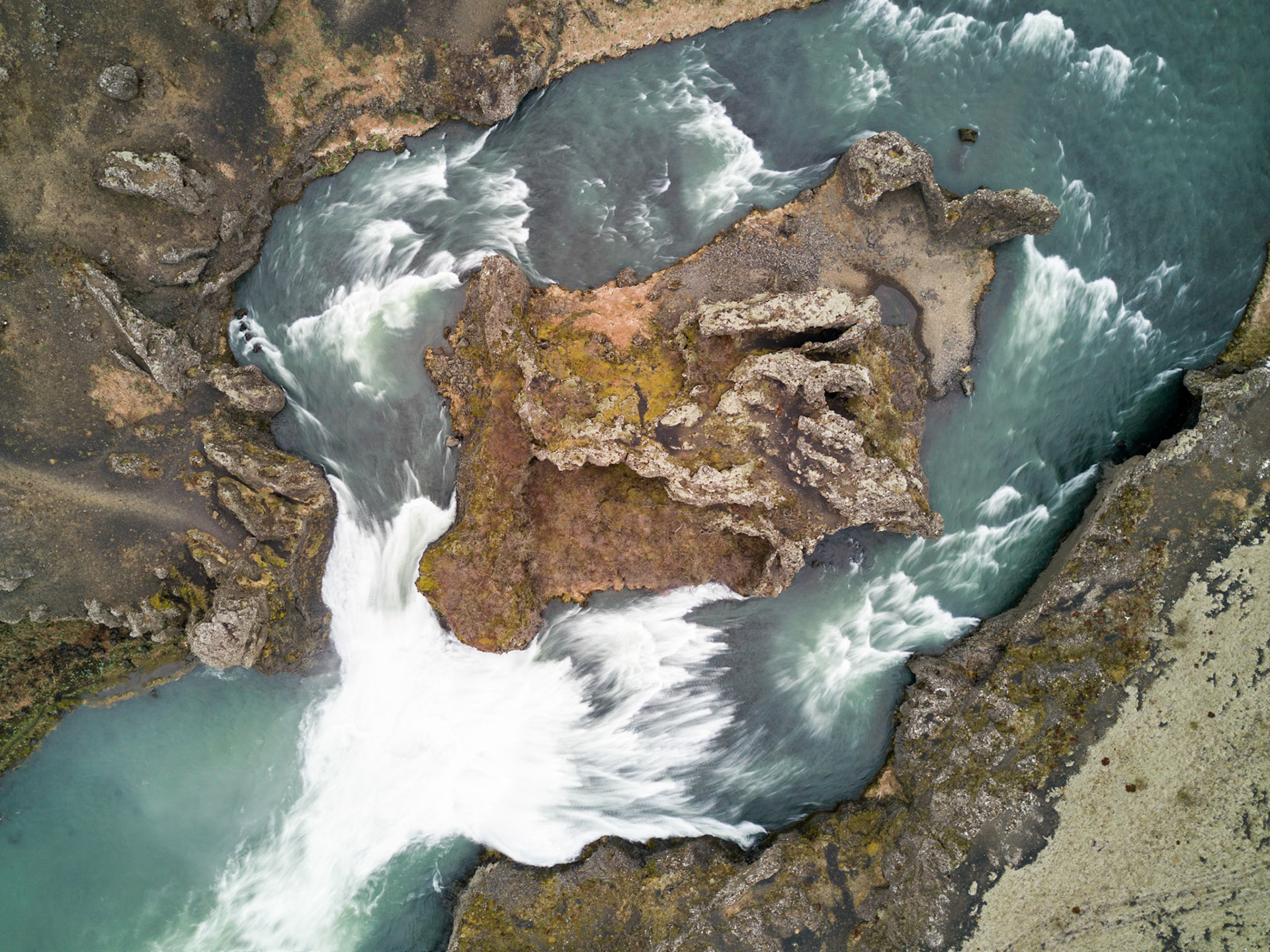 Hjálparfoss