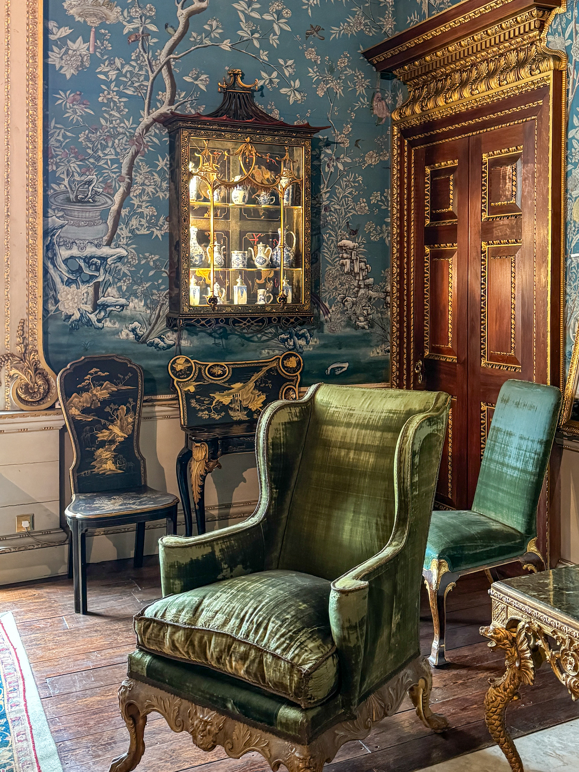 Chinese bedchamber