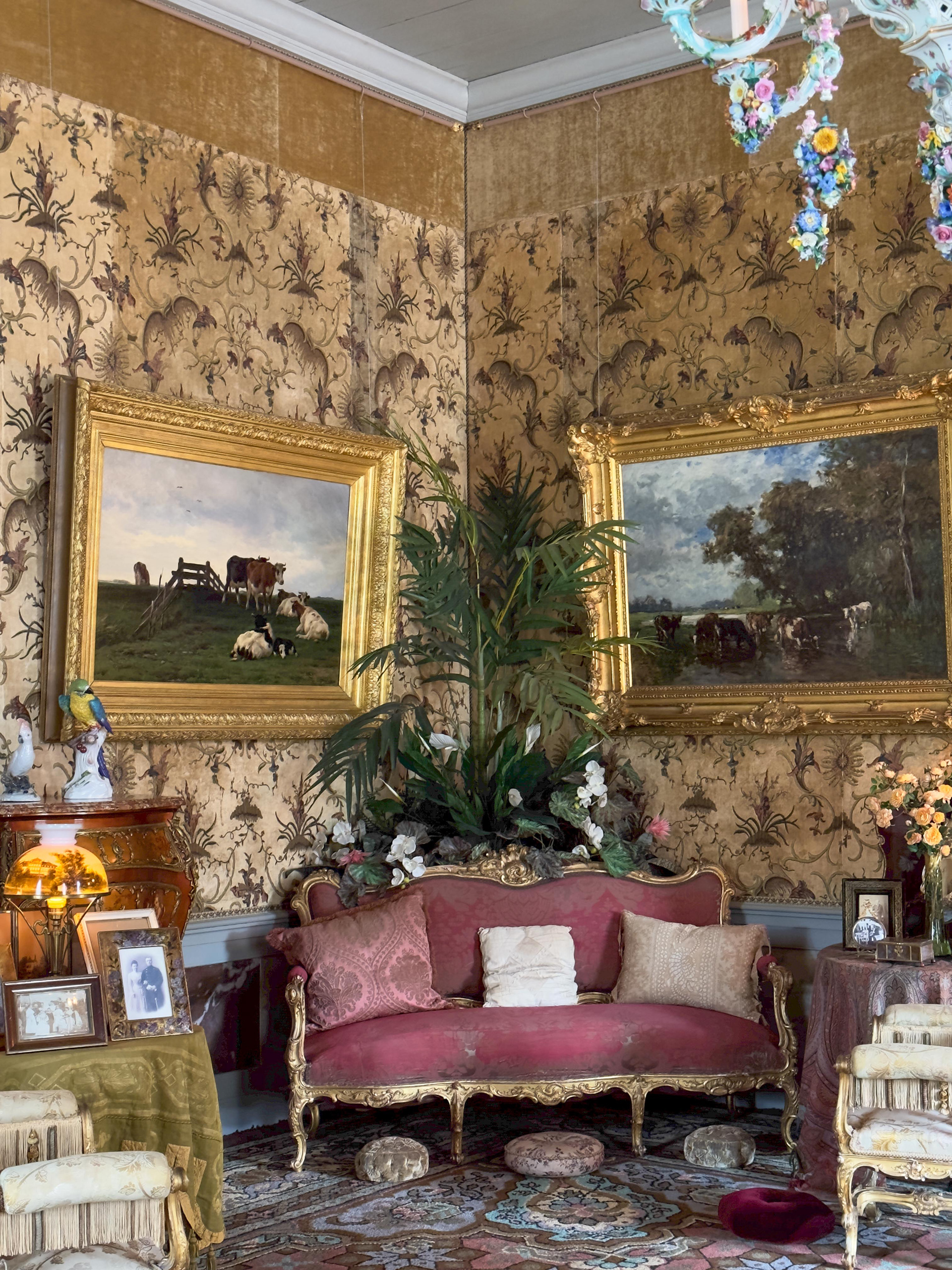 Sitting room Queen Emma