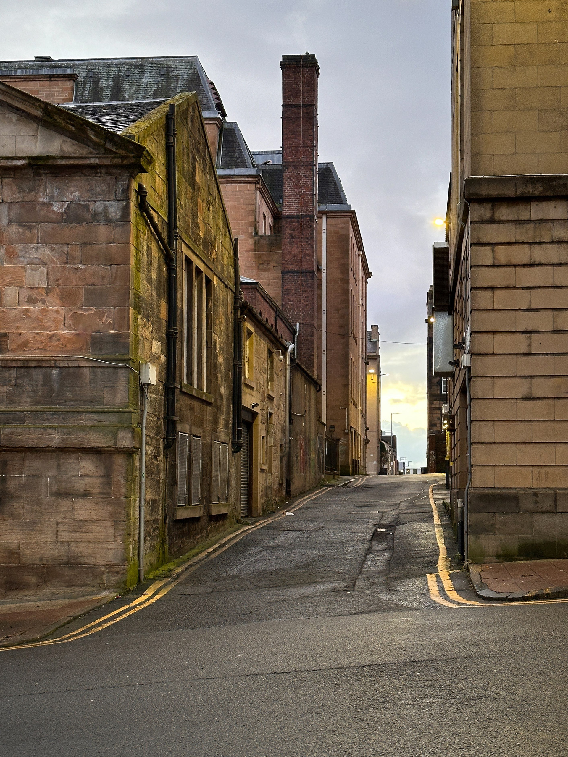 Some of the alleys in Glasgow reminded me of the 19th century photos