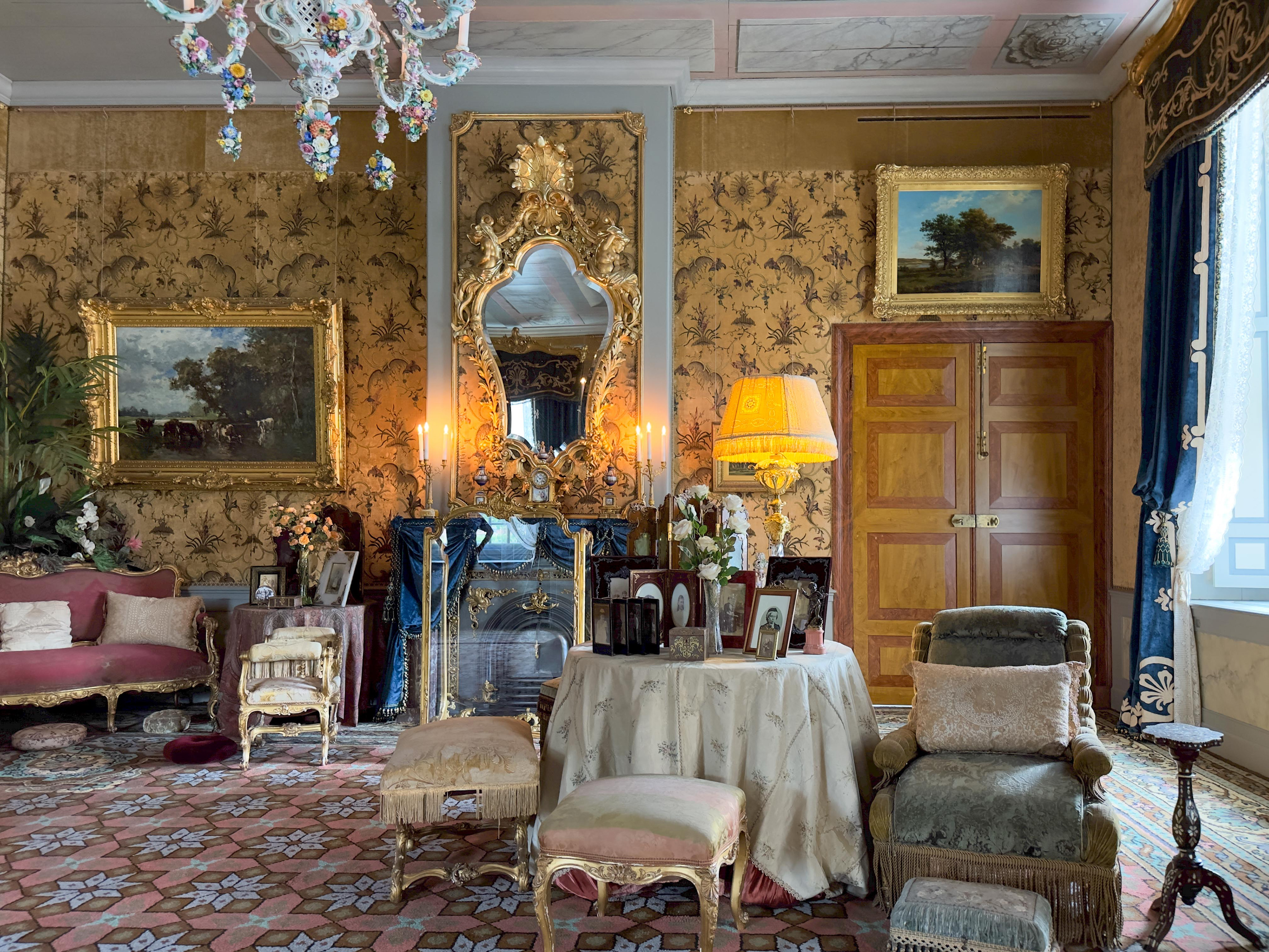 Sitting room Queen Emma