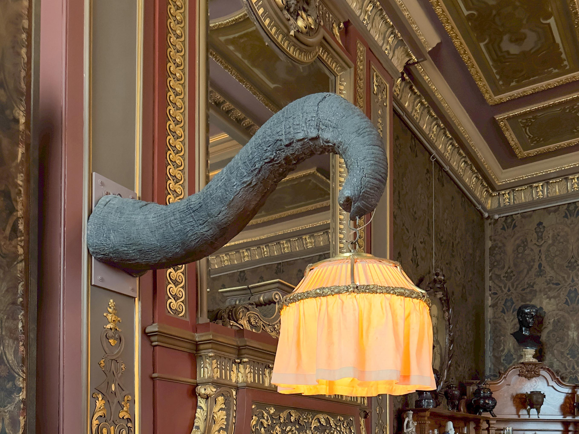 Lamp in sitting room Prince Hendrik
