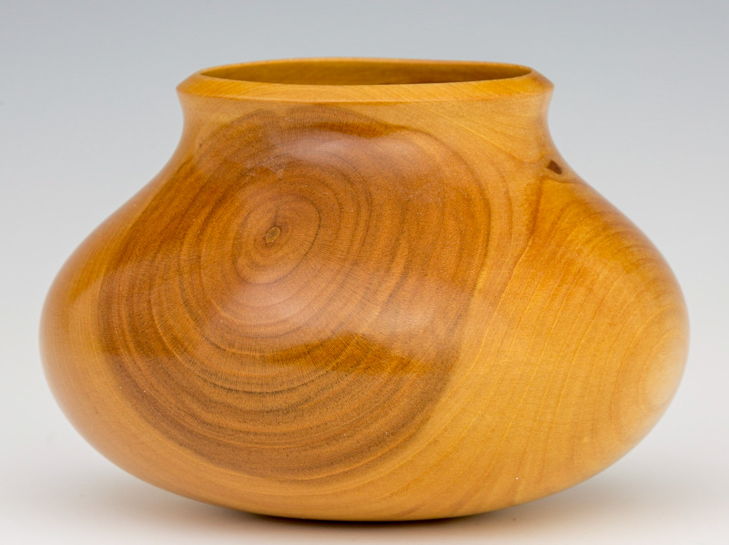 Cherry Hollow Form - Diameter: 5 1/4 inches, Height: 3 1/2 inches (A75)