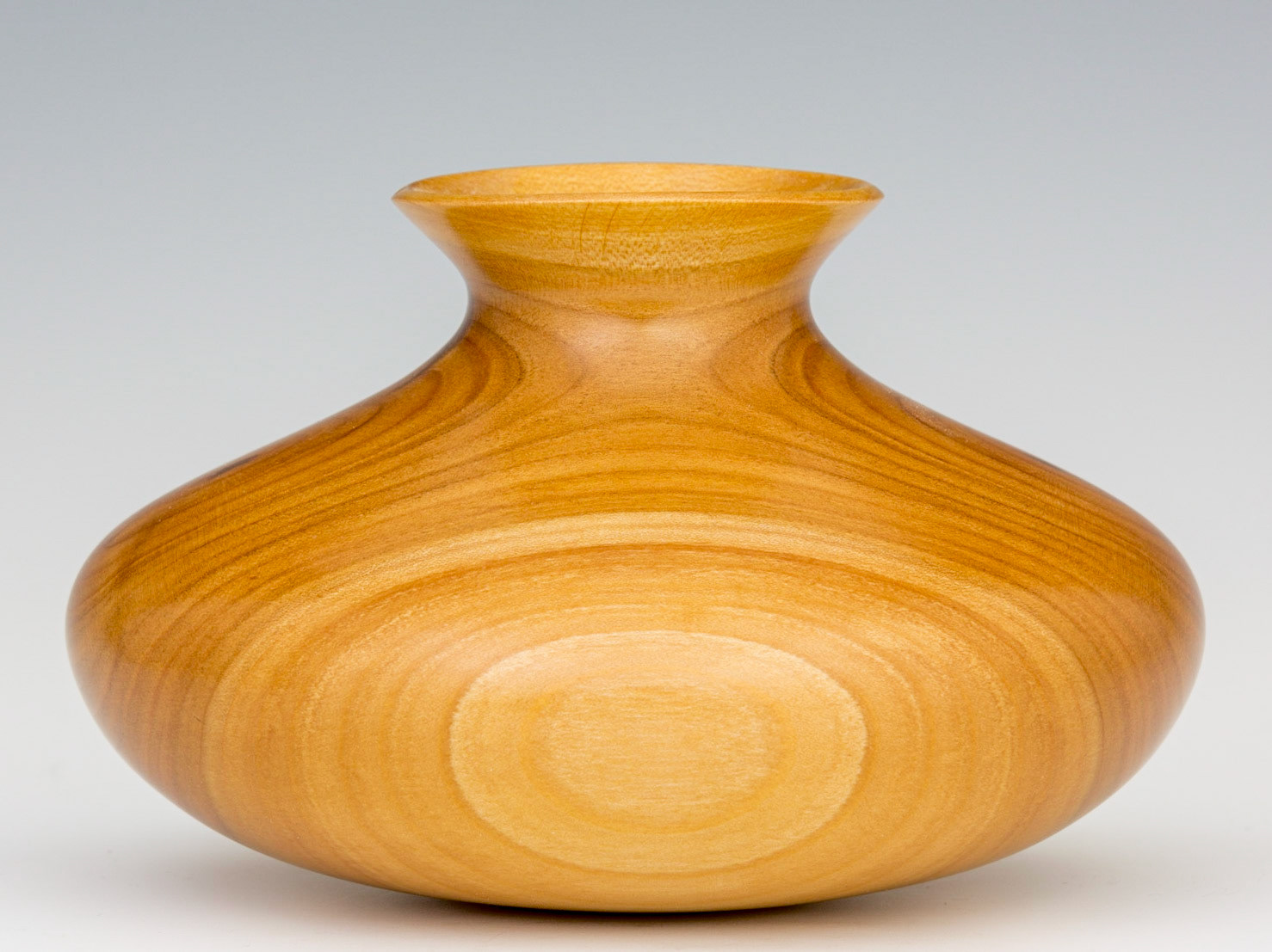 Cherry Hollow Form - Diameter: 5 1/2 inches, Height: 3 1/2 inches (A73)