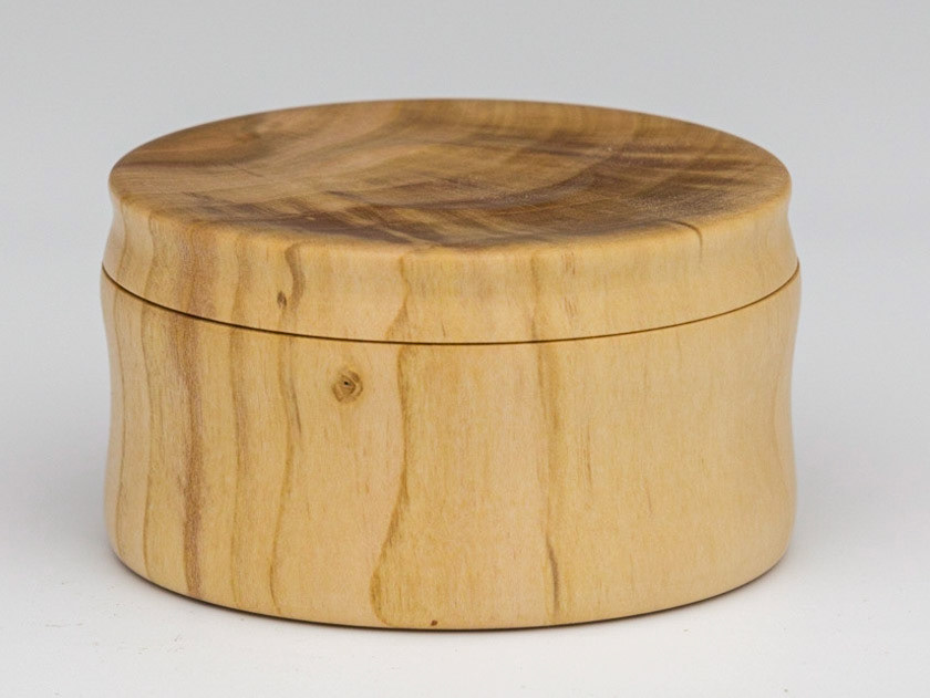 Plum Lidded Box - Diameter:  2 3/4 inches, Height:  1 1/2 inches (F68)
