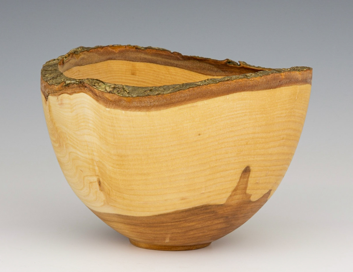 Diameter: 6 inches, Height: 3 7/8 inches (A42)