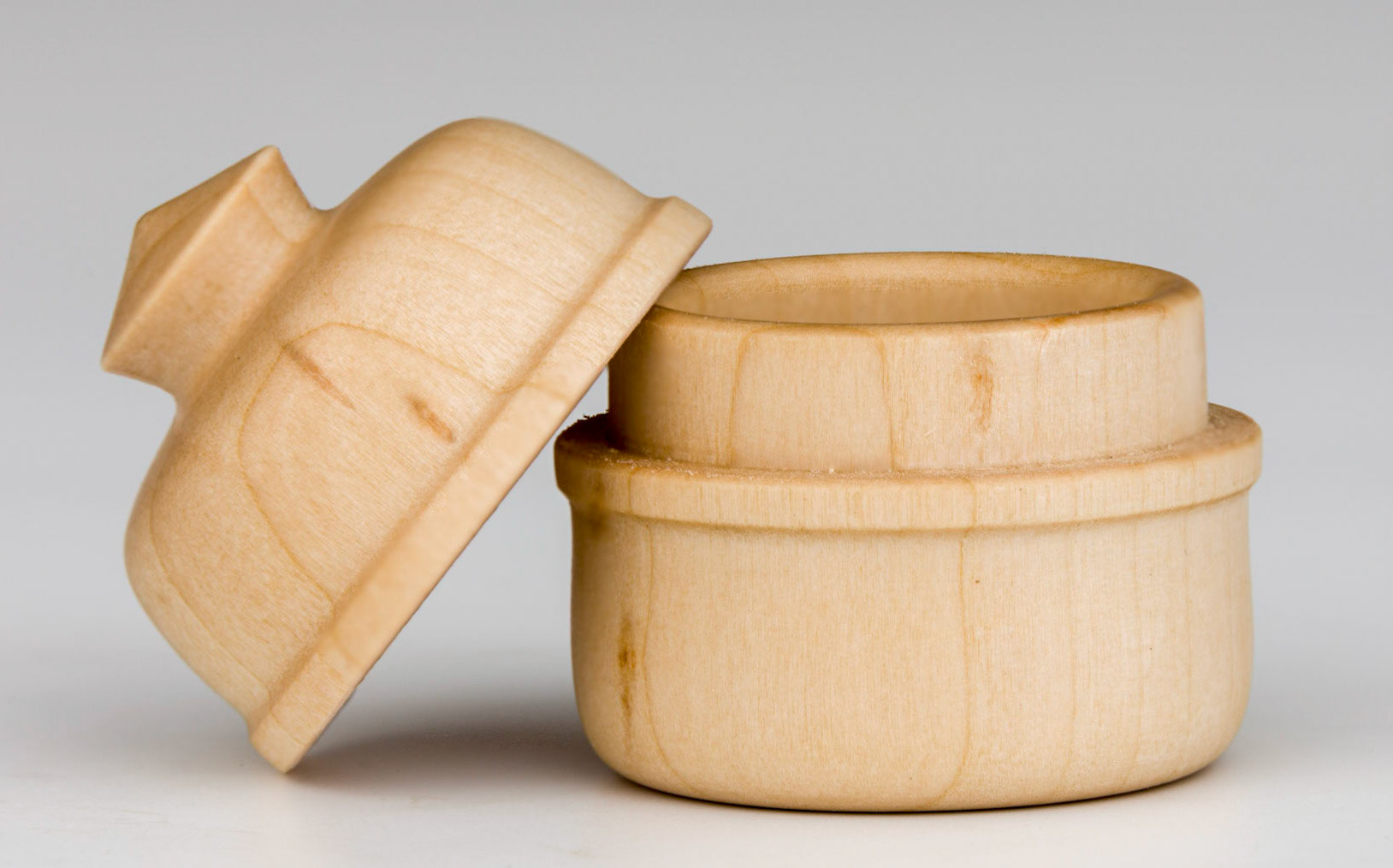 Pussy Willow Lidded Box - Diameter: 1 7/16 inches, Height: 1 5/8 inches (B37)