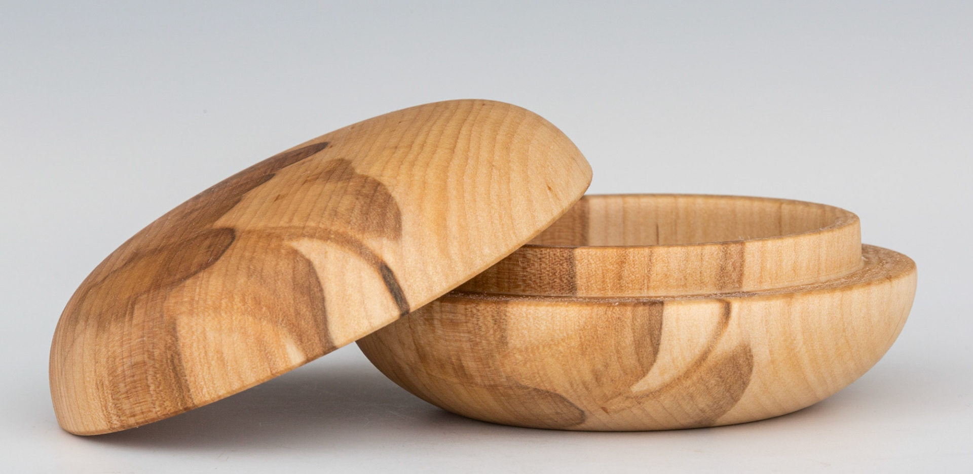 Ash Lidded Box - Diameter: 3 1/2 inches, Height: 1 3/4 inches (D152)