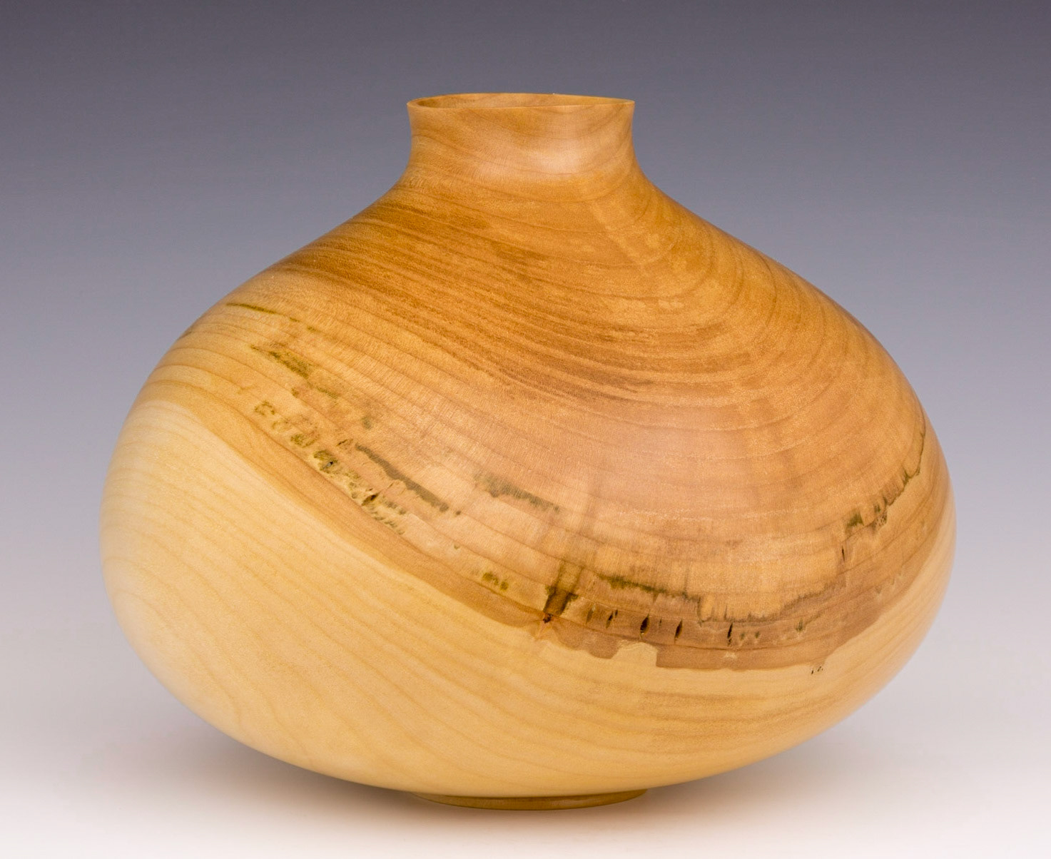 Maple Hollow Form - Major Diameter: 9 1/4 Minor Diameter: 8 3/4 inches, Height: 7 1/4 inches (D26)