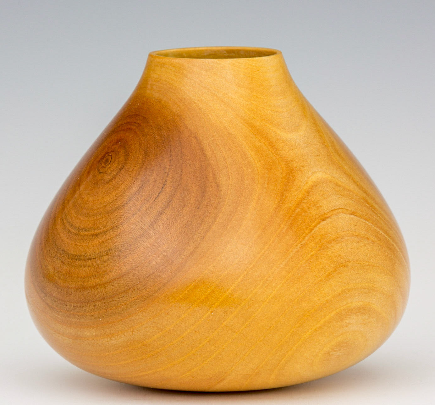 Cherry Hollow Form - Diameter: 4 3/4 inches, Height: 3 7/8 inches (A74)
