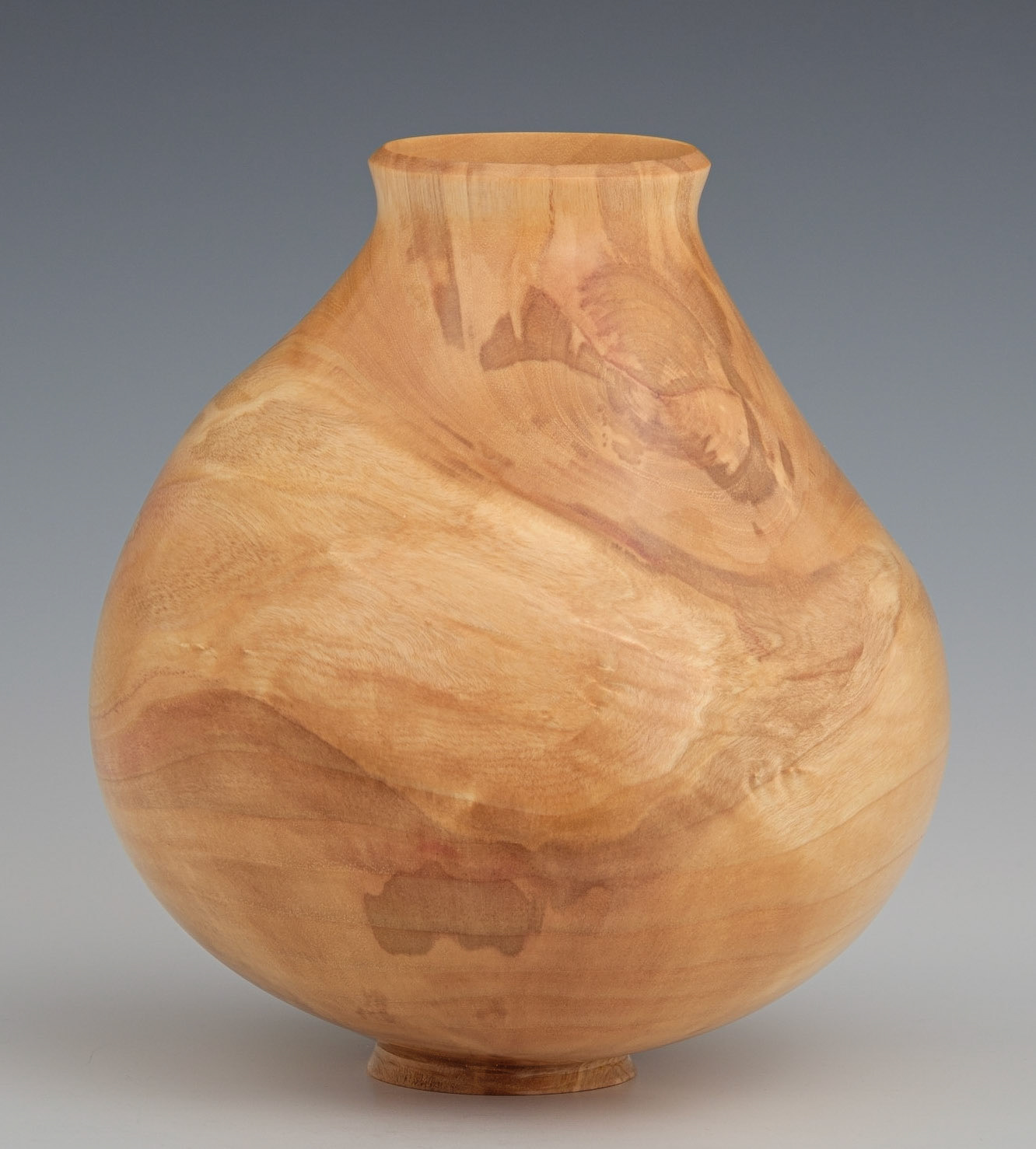 Birch Hollow Form - Diameter: 6 7/8 inches, Height: 7 1/4 inches (J40)