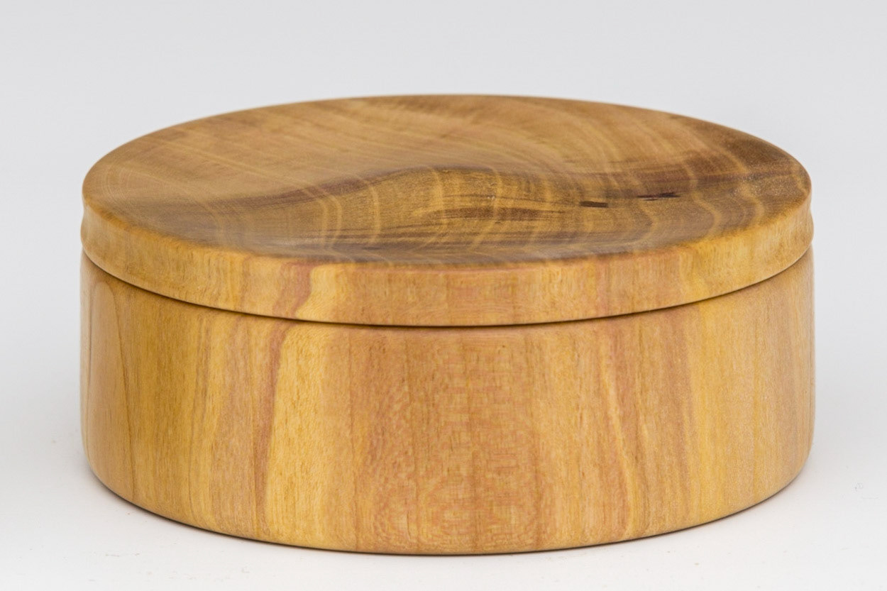 Plum Lidded Box - Diameter: 3 1/4 inches, Height: 1 1/4 inches (F72)