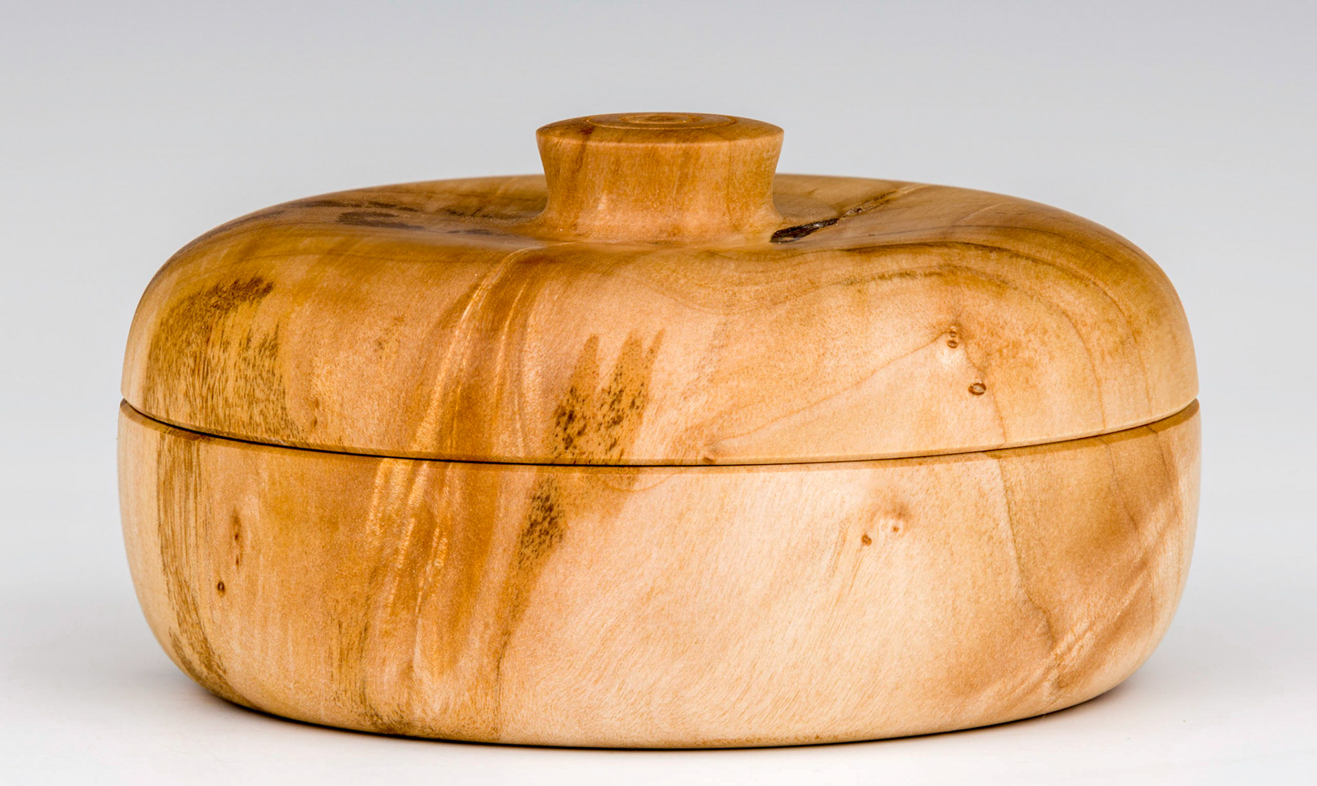 Pussy Willow Lidded Box - Diameter: 3 5/8 inches, Height: 2 inches (B33)