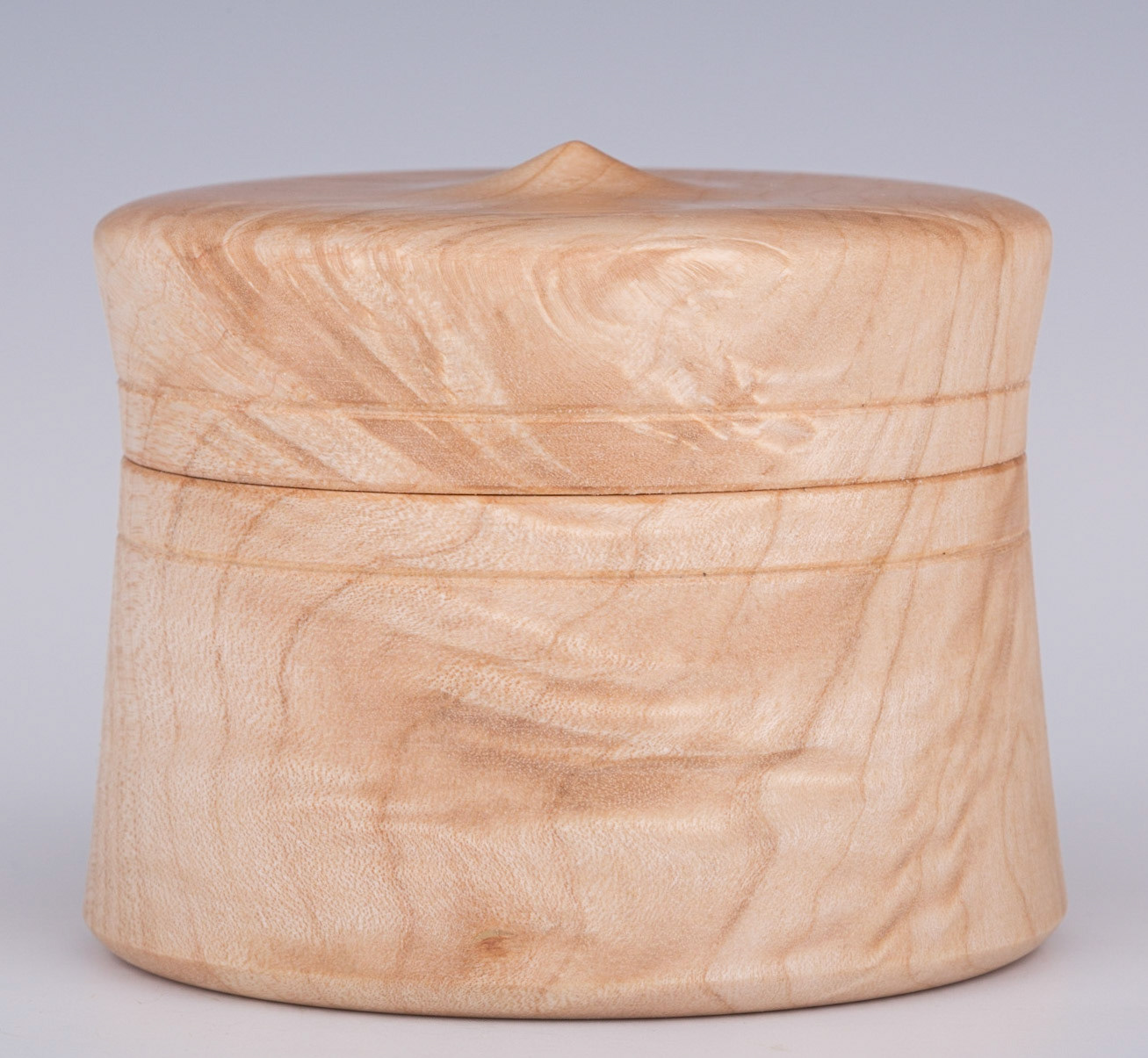 Maple Lidded Box - Diameter: 3 1/4 inches, Height: 2 5/8 inches (D39)