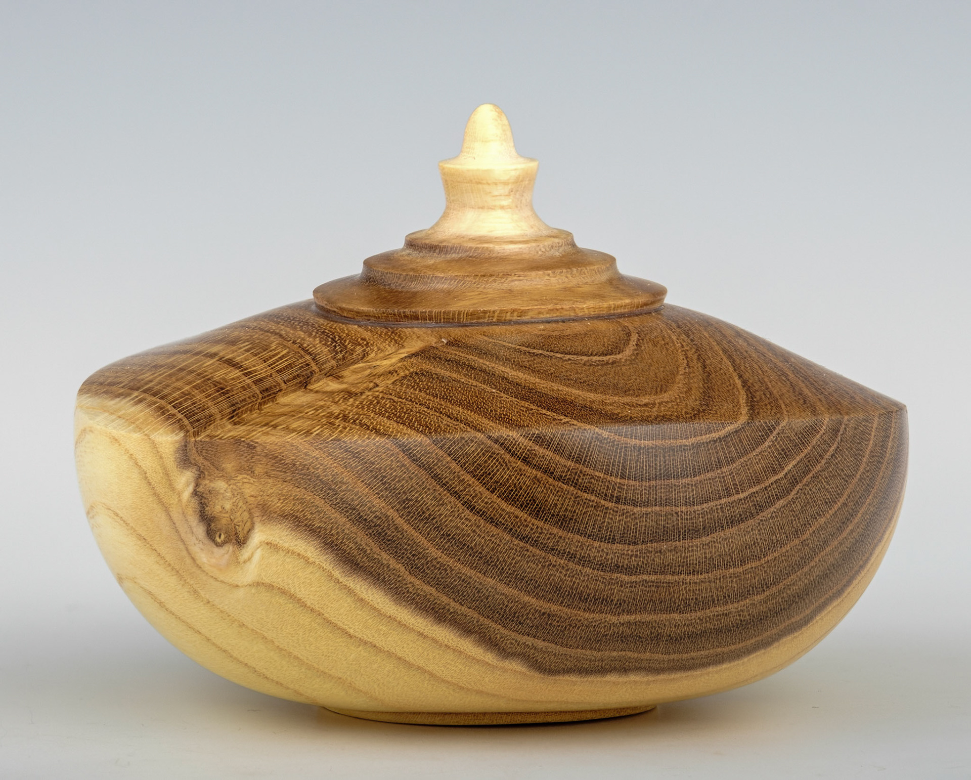 Laburnum Hollow Form - Diameter: 4 1/4 inches, Height: 3 inches (B97)