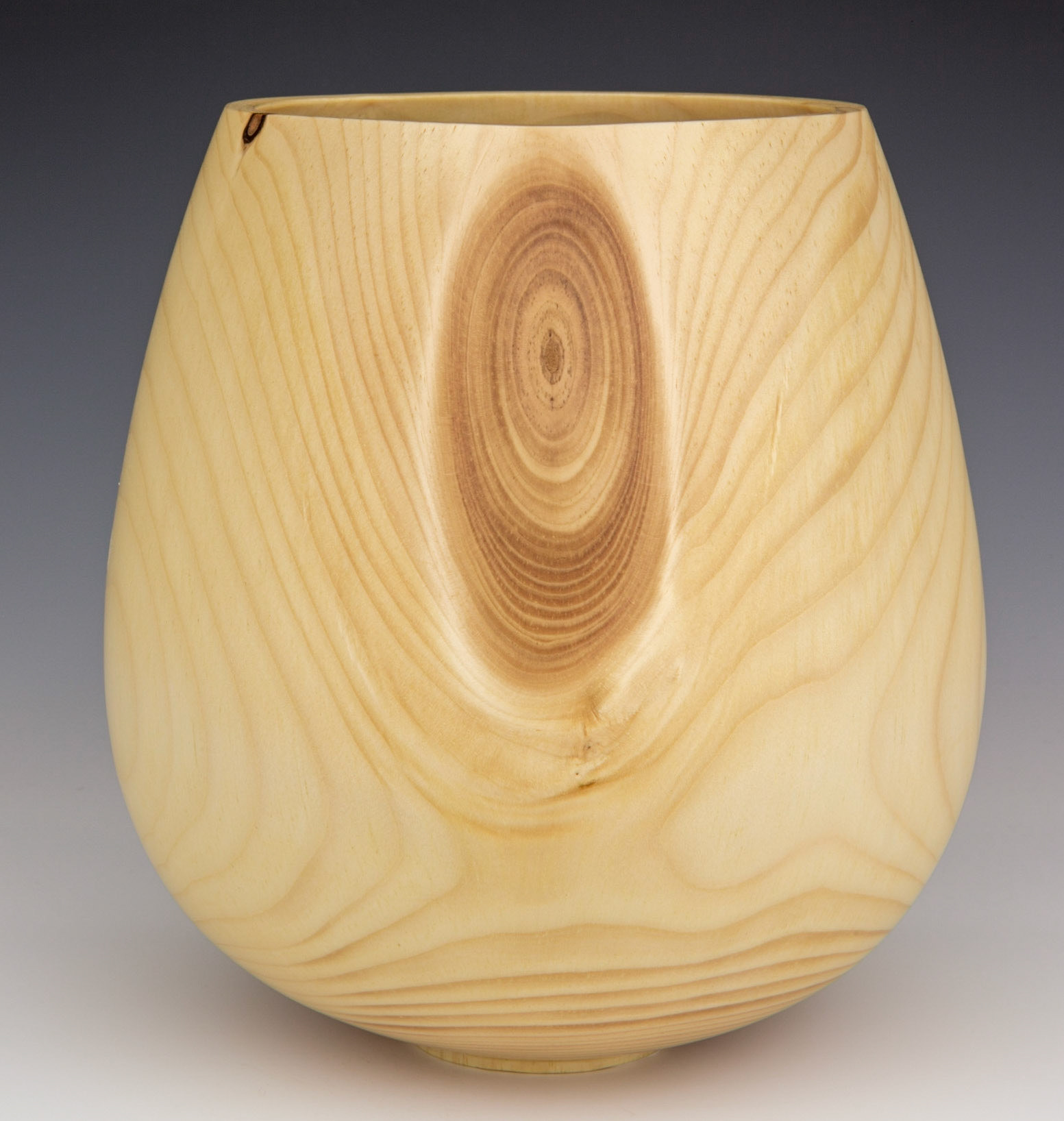 Pine Hollow Form - Diameter: 8 1/2 inches, Height: 9 1/8 inches (G19)