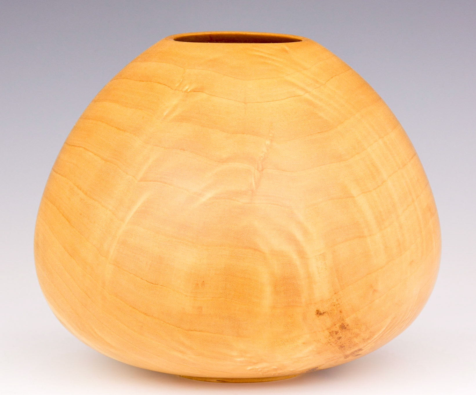 Willow Hollow Form - Diameter: 7 1/2 inches, Height: 6 1/8 inches (C73)
