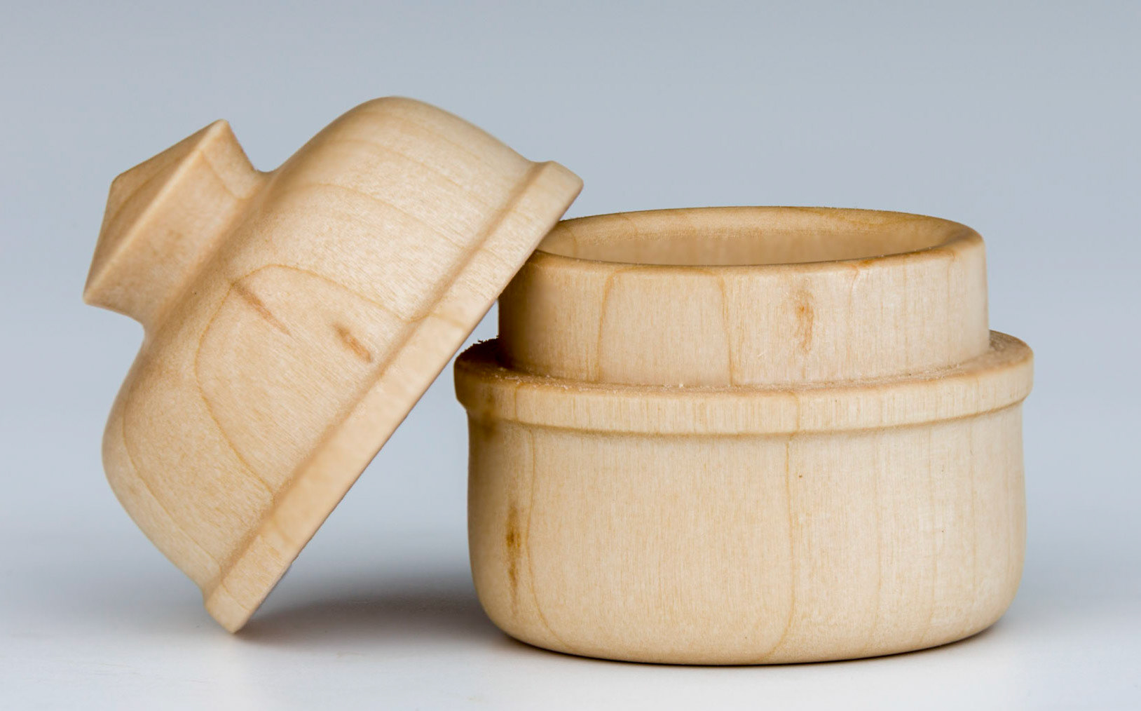 Pussy Willow Lidded Box - Diameter: 1 7/16 inches, Height: 1 5/8 inches  (B37)