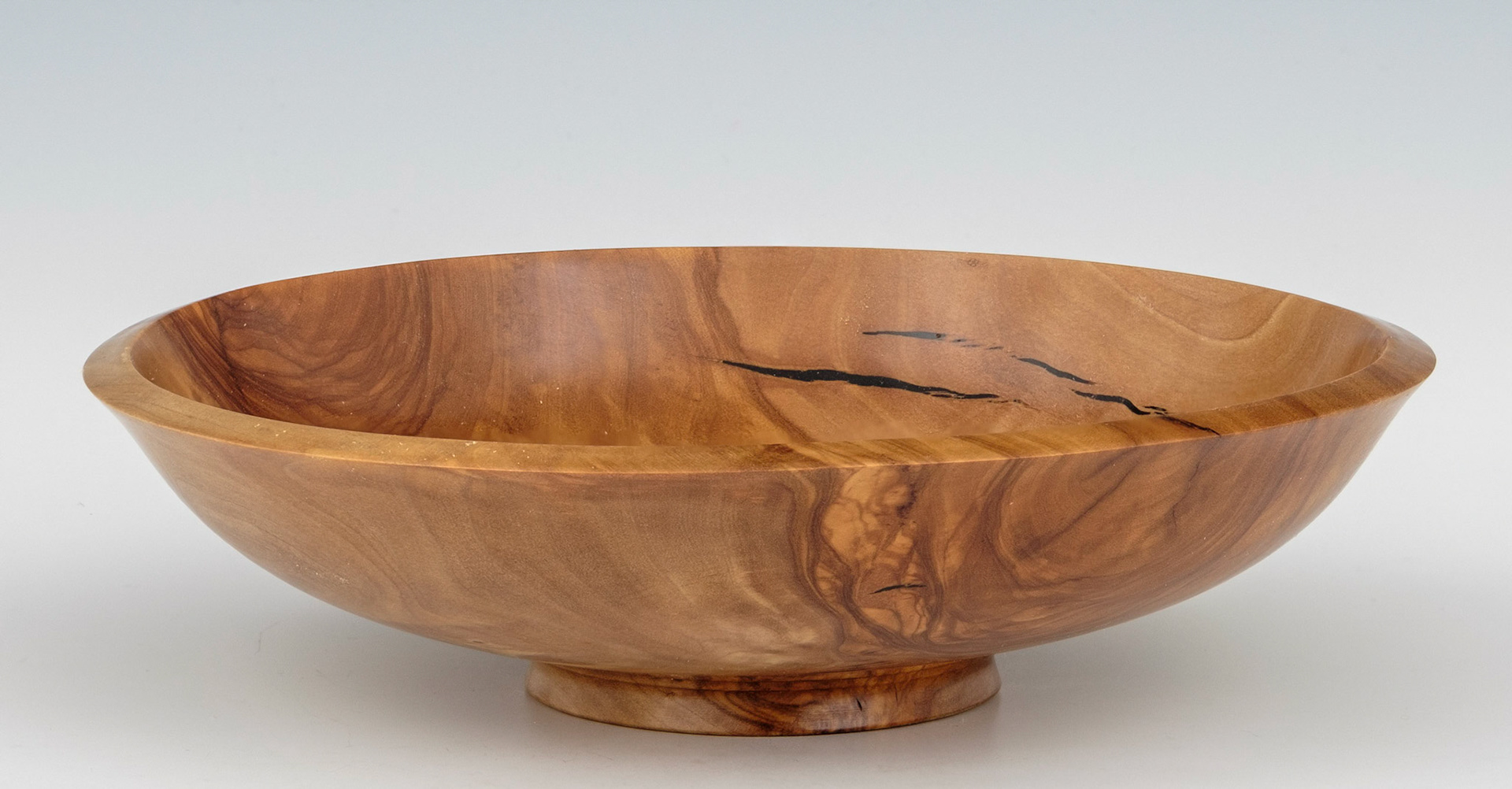 Olive Bowl - Diameter: 7 1/4 inches, Height: 1 7/8 inches (B112)