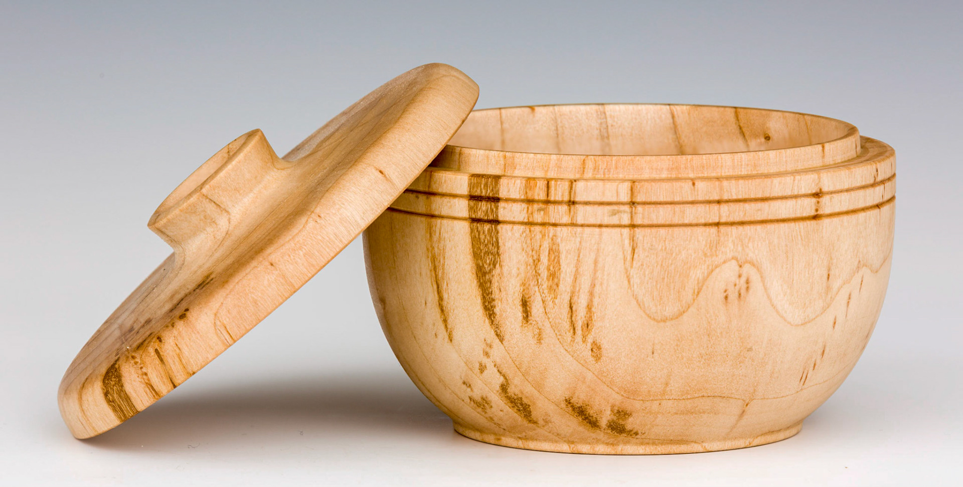 Pussy Willow Lidded Box - Diameter: 4 1/4 inches, Height: 3 1/8 inches (B29)