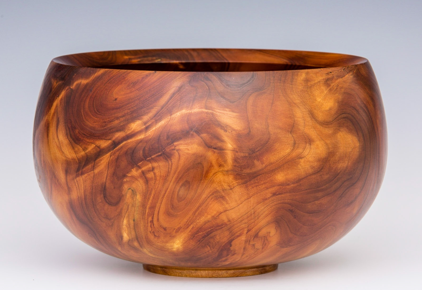 Juniper Bowl - Diameter: 7 1/8 inches, Height: 4 3/8 inches (B52)