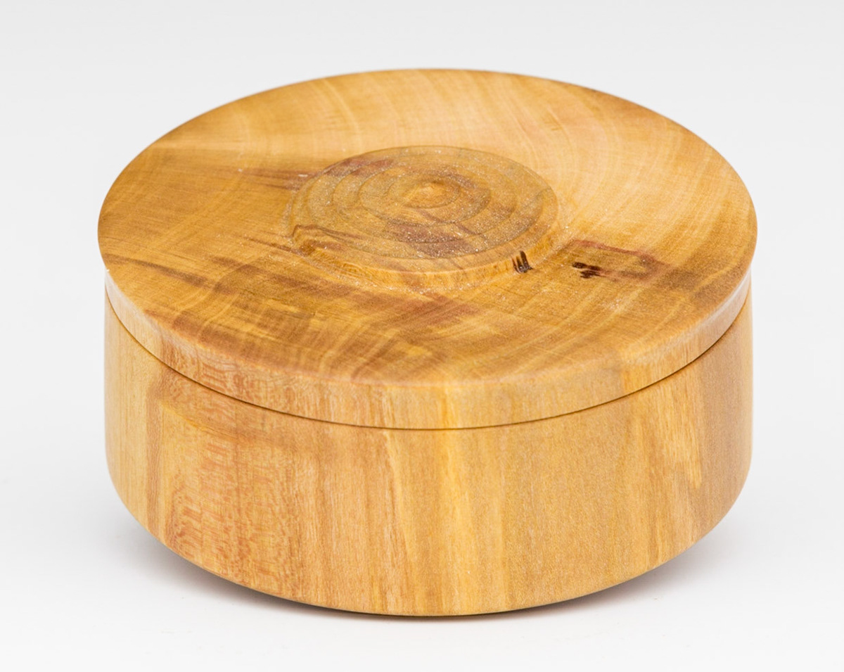Plum Lidded Box - Diameter: 3 1/8 inches, Height: 1 1/2 inches (F70)