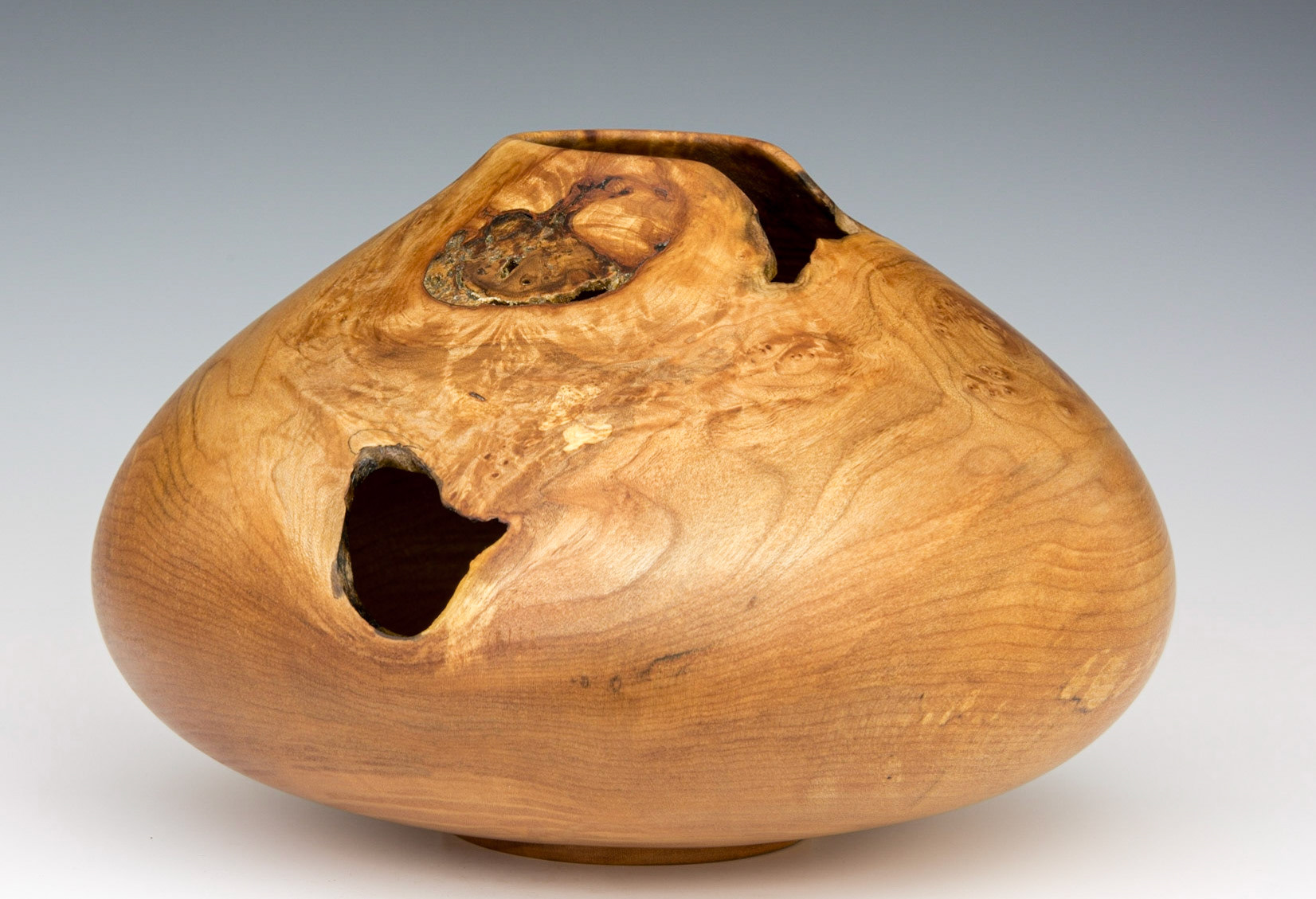 Maple Hollow Form - Diameter: 10 5/8 inches, Height: 6 3/4 inches (A145)