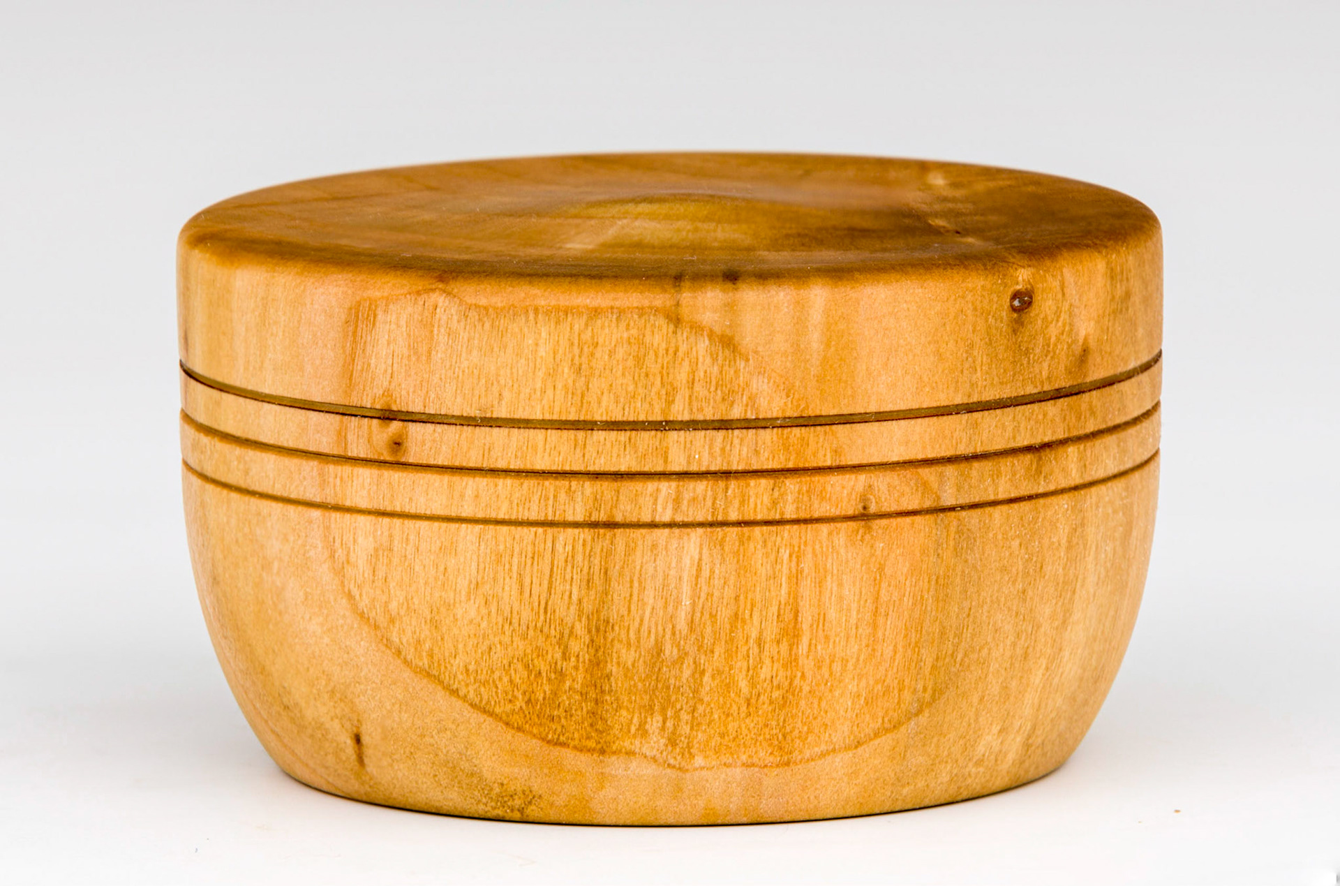 Pussy Willow Lidded Box - Diameter: 2 5/8 inches, Height: 1 1/2 inches (B36)