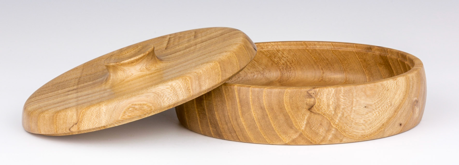 Elm Lidded Box - Diameter: 5 3/4  inches, Height: 2 1/8 inches (C45)