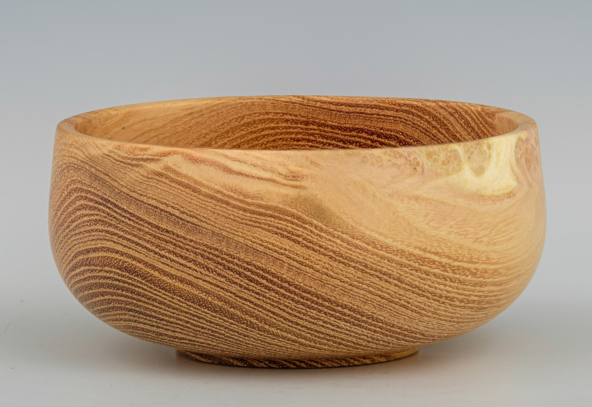 Diameter: 4 inches, Height: 1 3/4 inches (G99)
