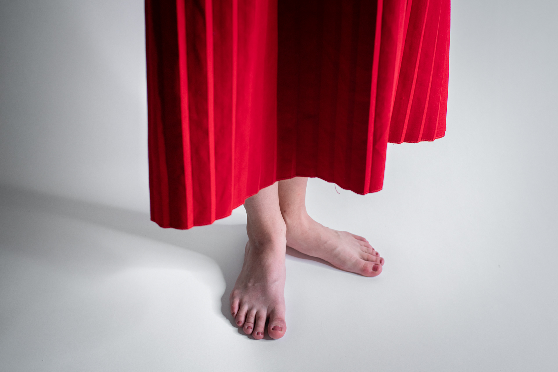 Red feet, big toes and square nails