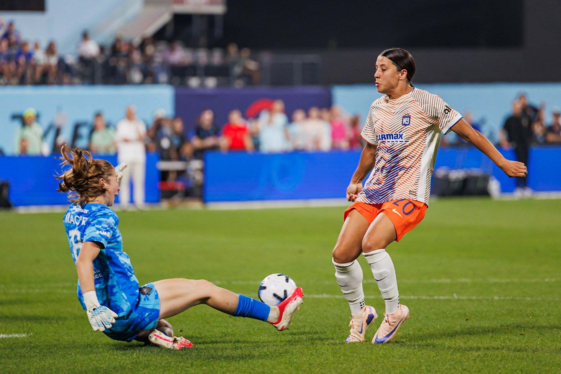 Sam Kerr attacks for Gotham FC.