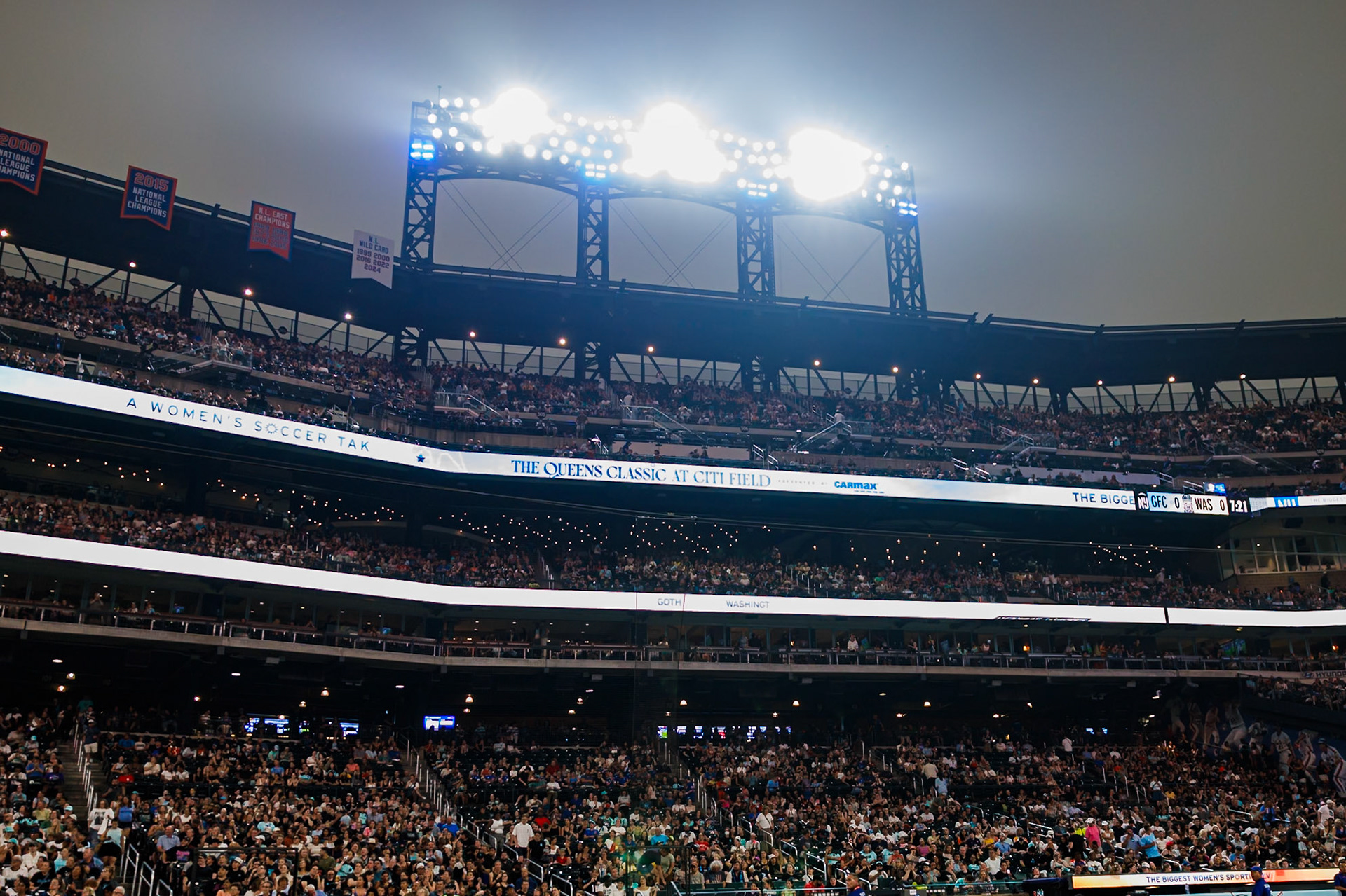 Citi Field fills up for a historic NWSL night.