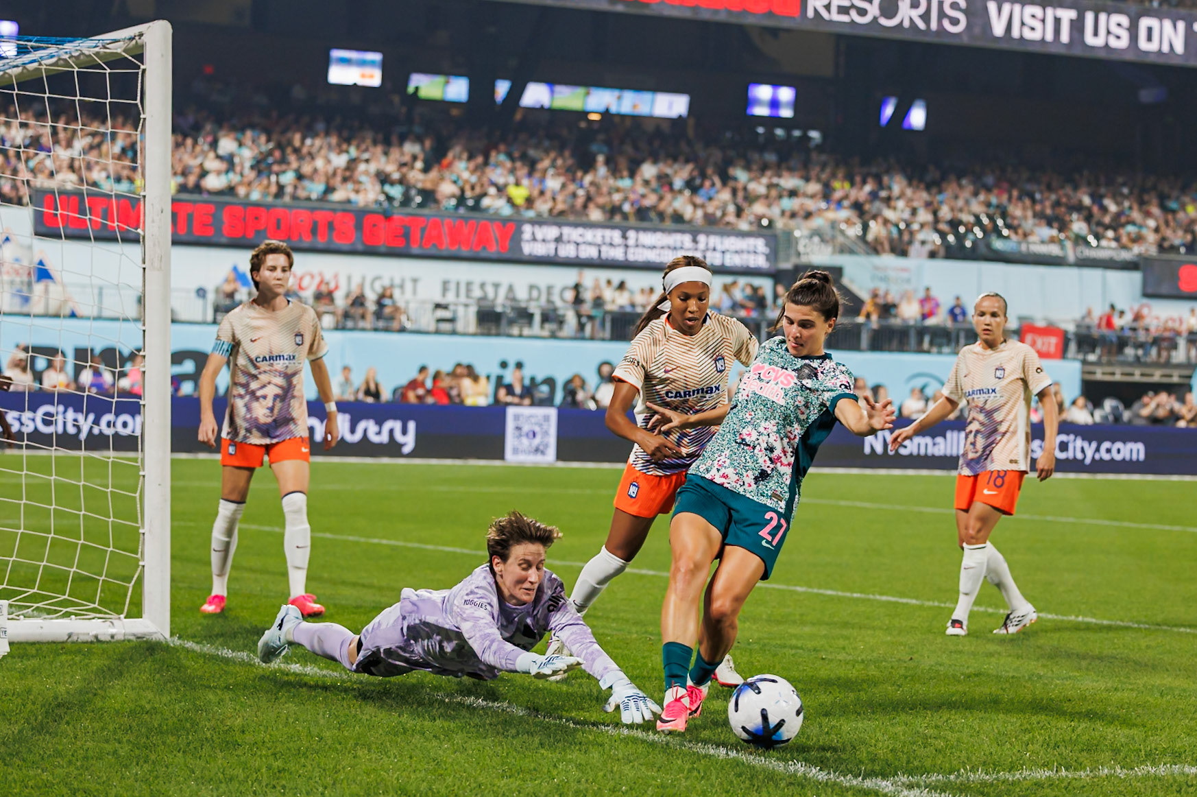 Washington Spirit push forward at Citi Field.