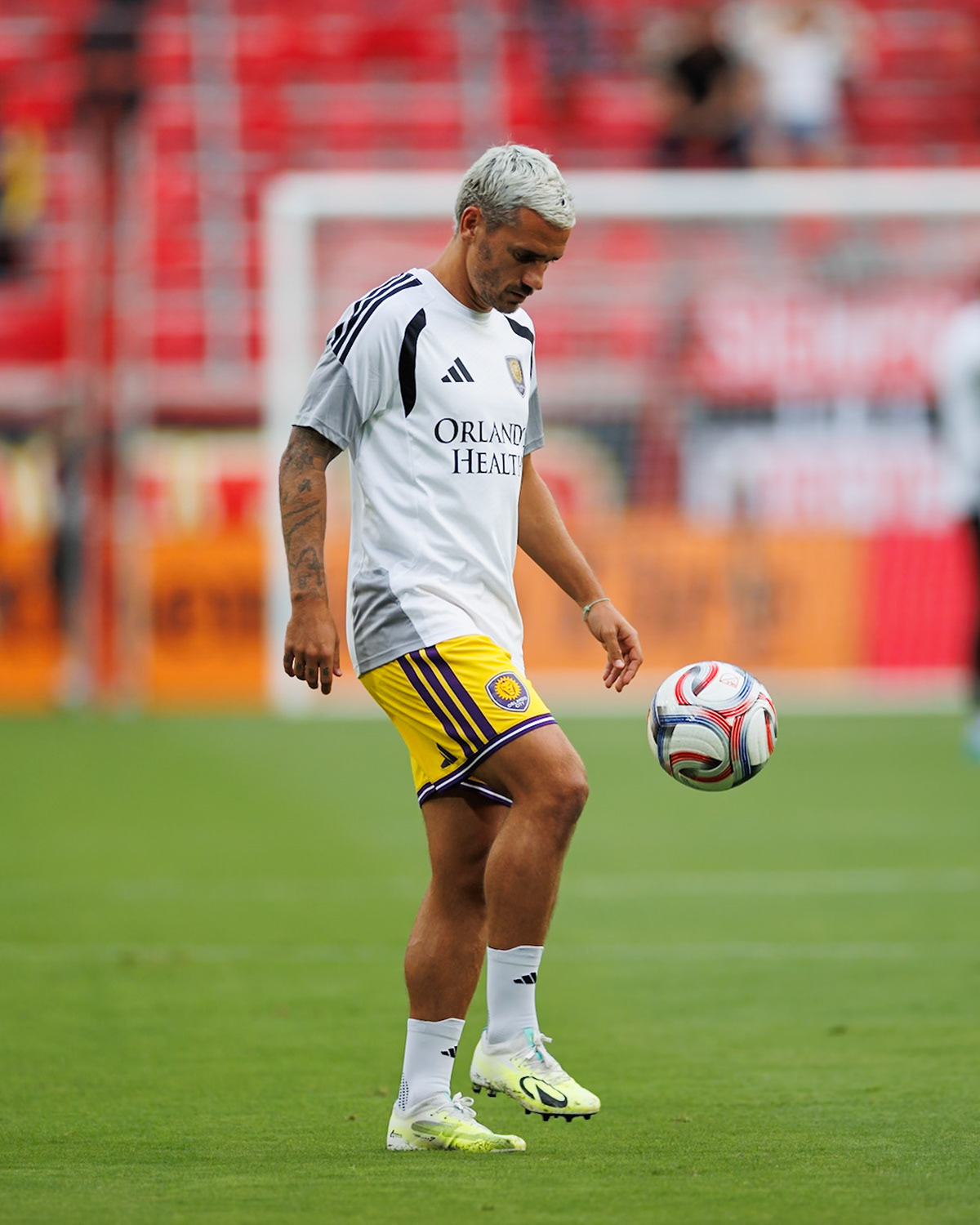 Antoine Griezmann during warmups before the match.