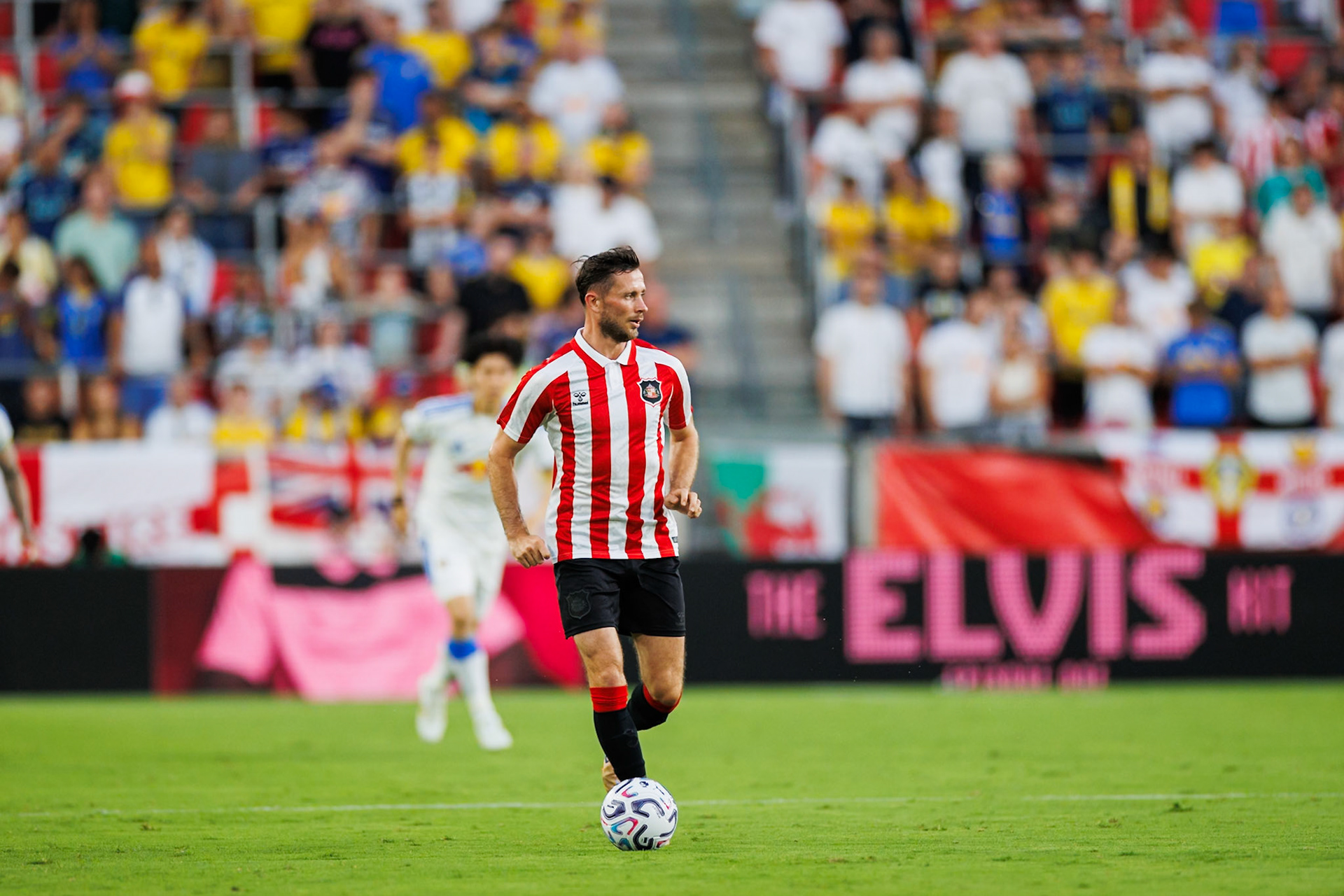 Alan Browne controls the ball for Sunderland AFC.